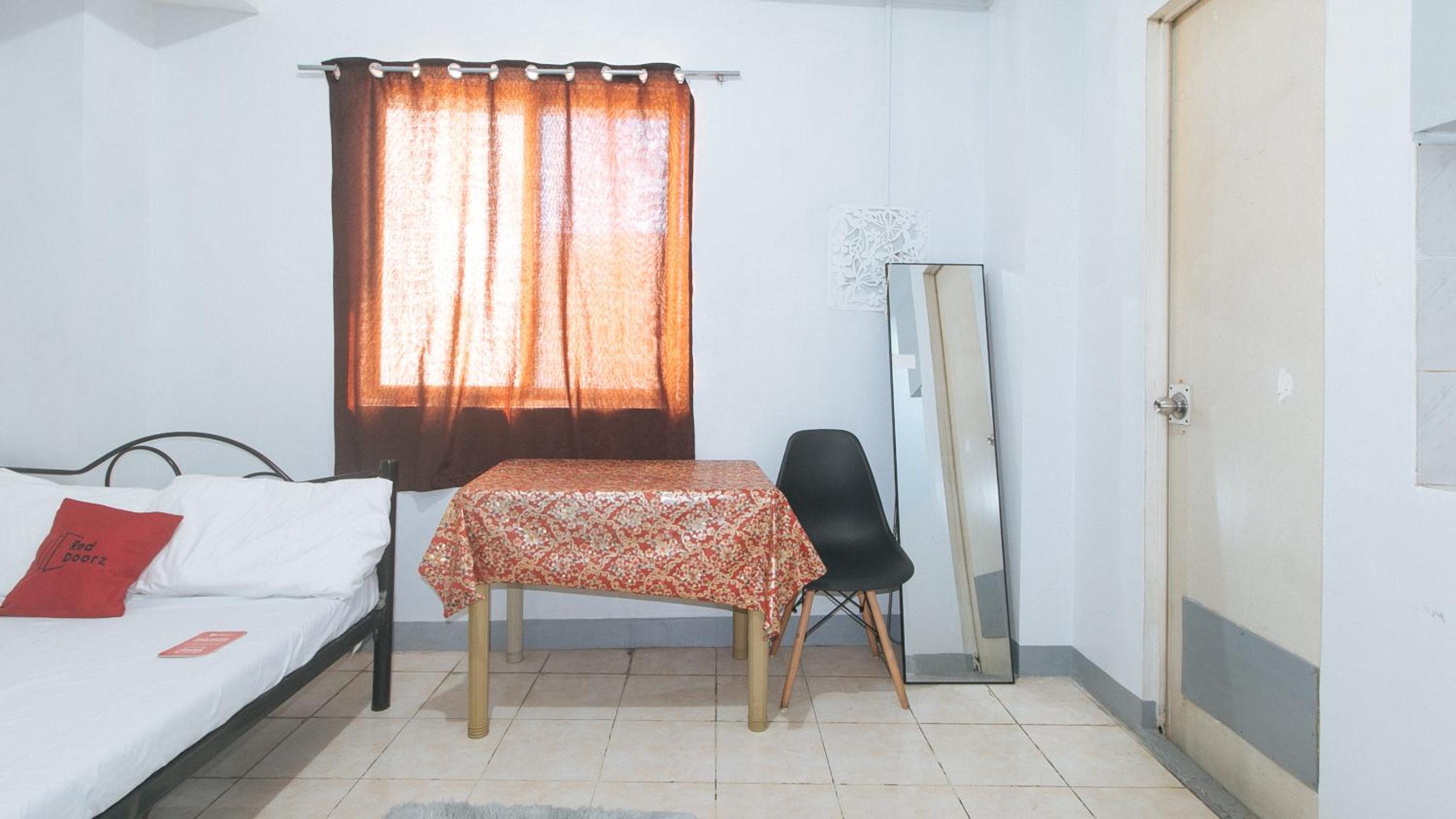 One-Bedroom - Photo 5