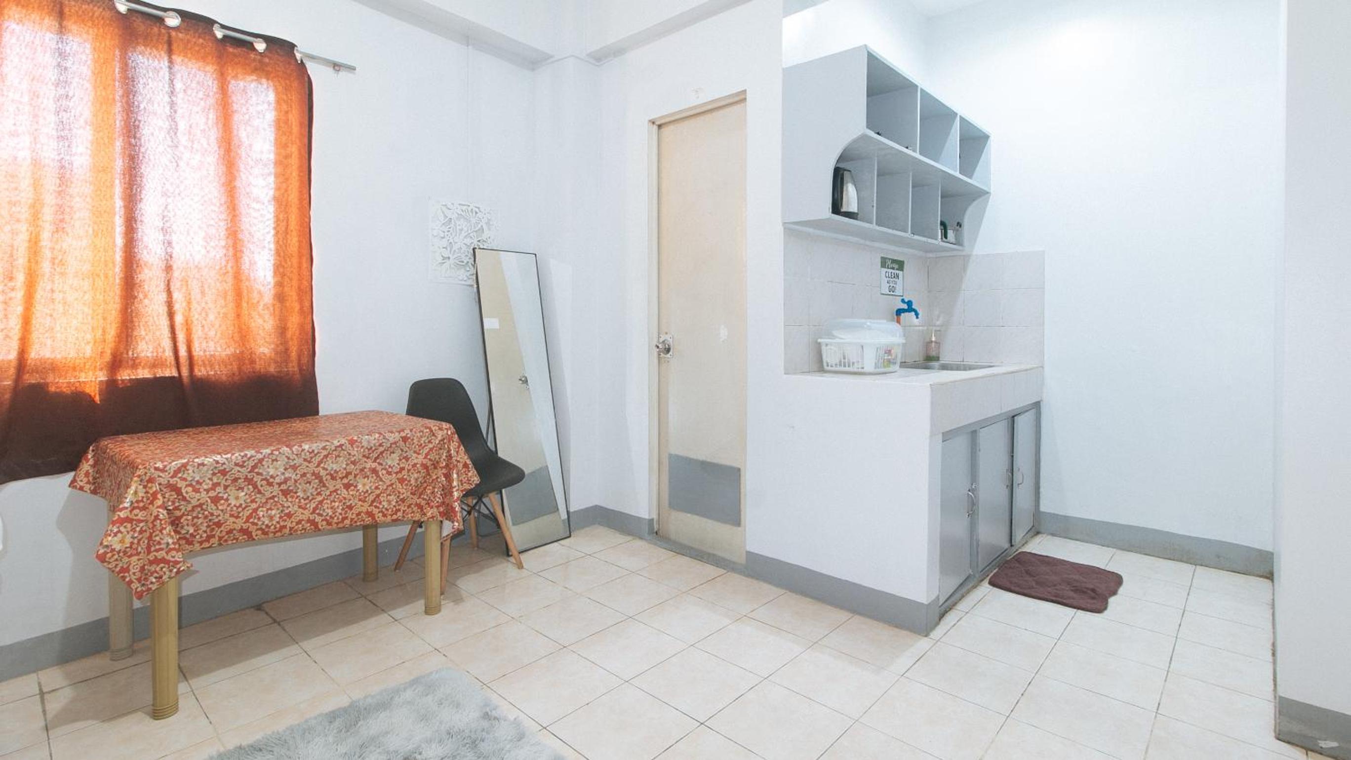 One-Bedroom - Photo 12