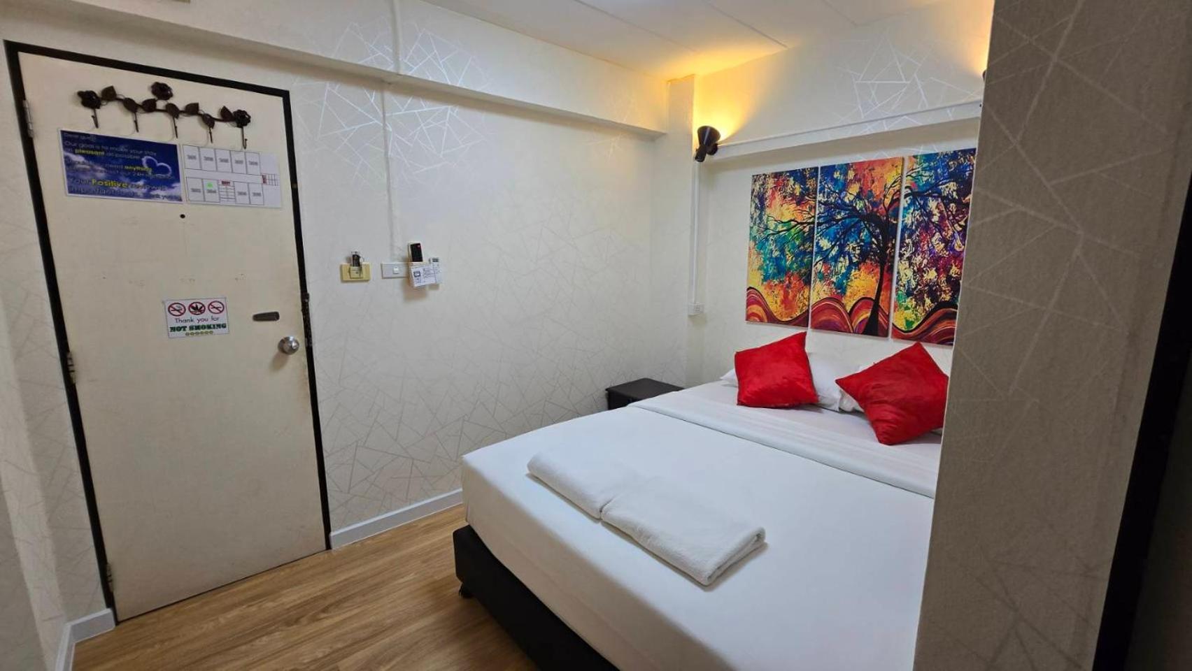 Queen Room photo 3