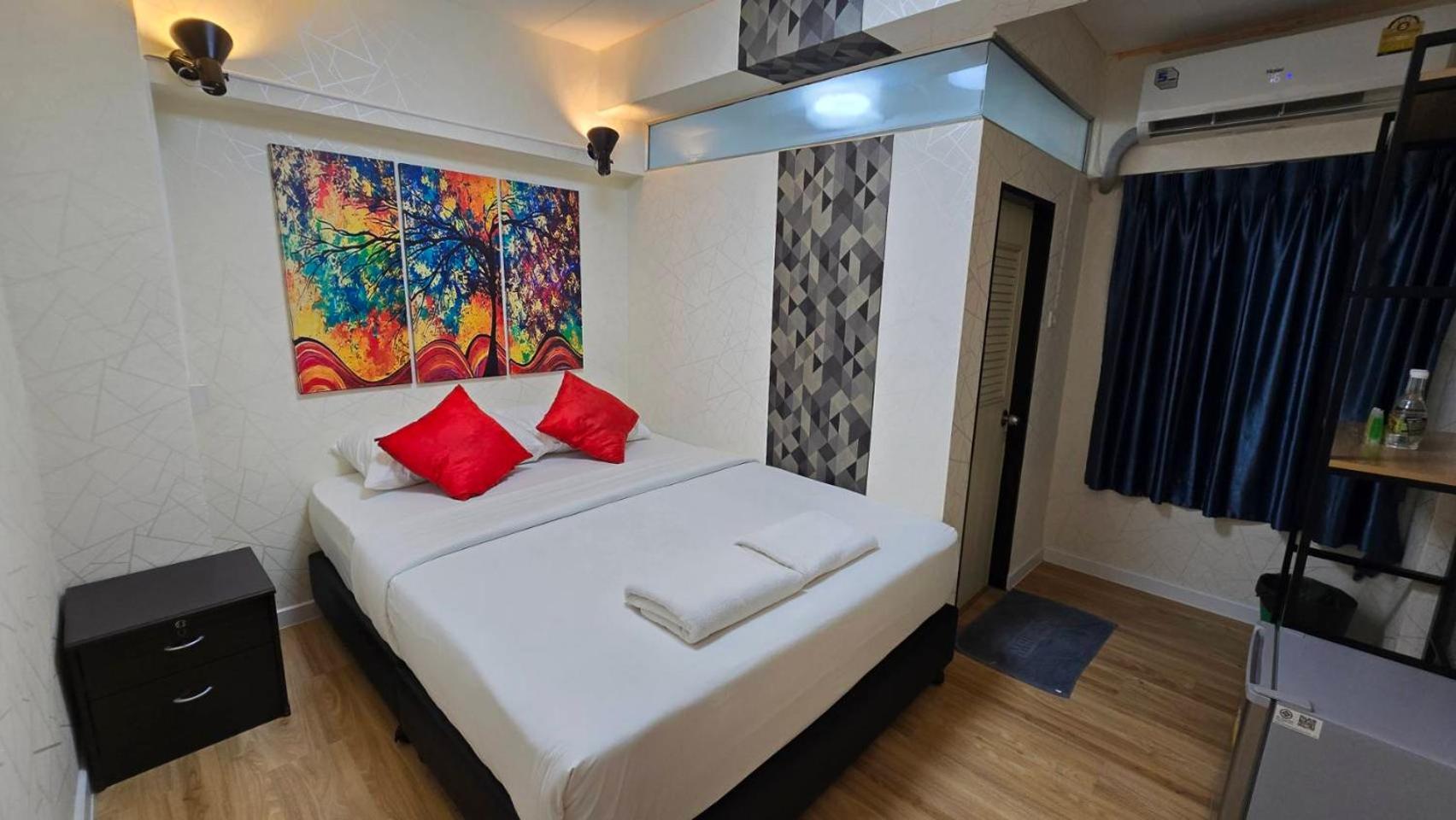 Queen Room photo 1