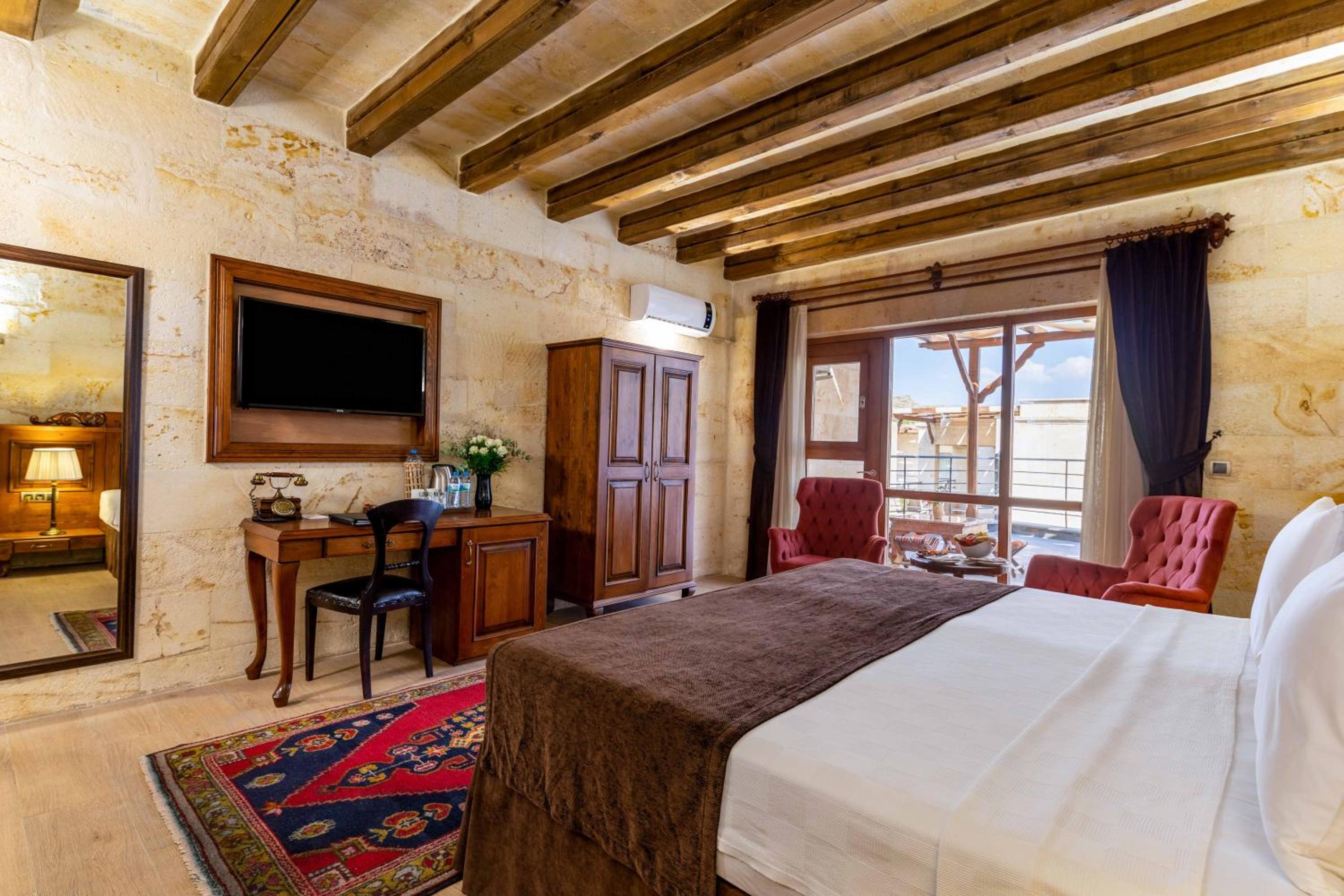 Deluxe Room - Photo 5