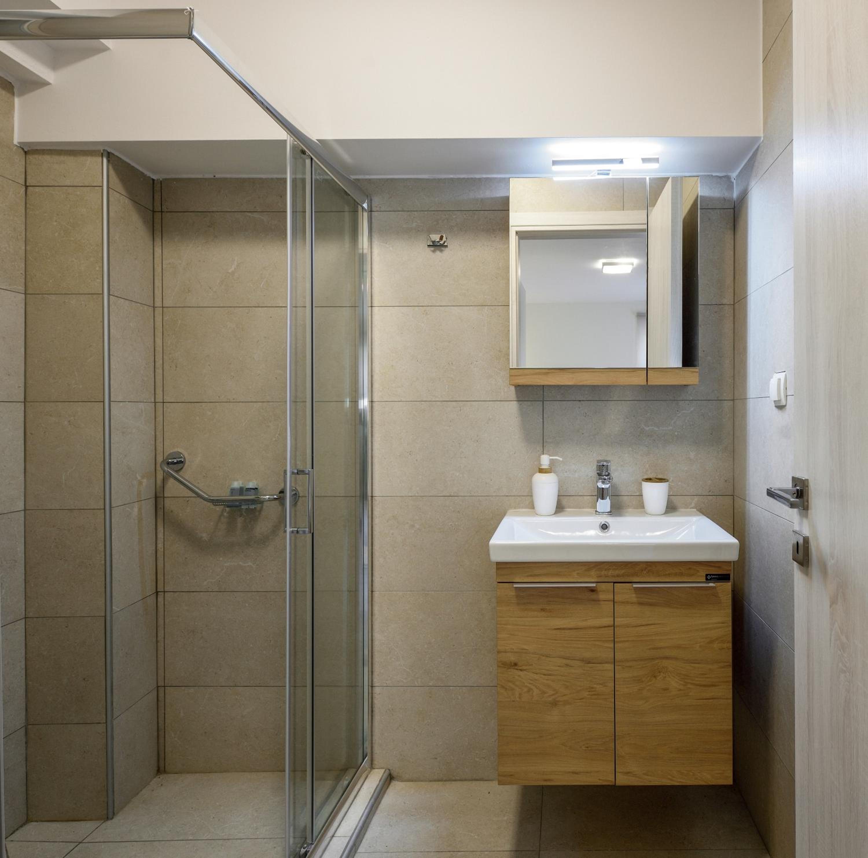 Budget Double Room Semi-basement photo 3