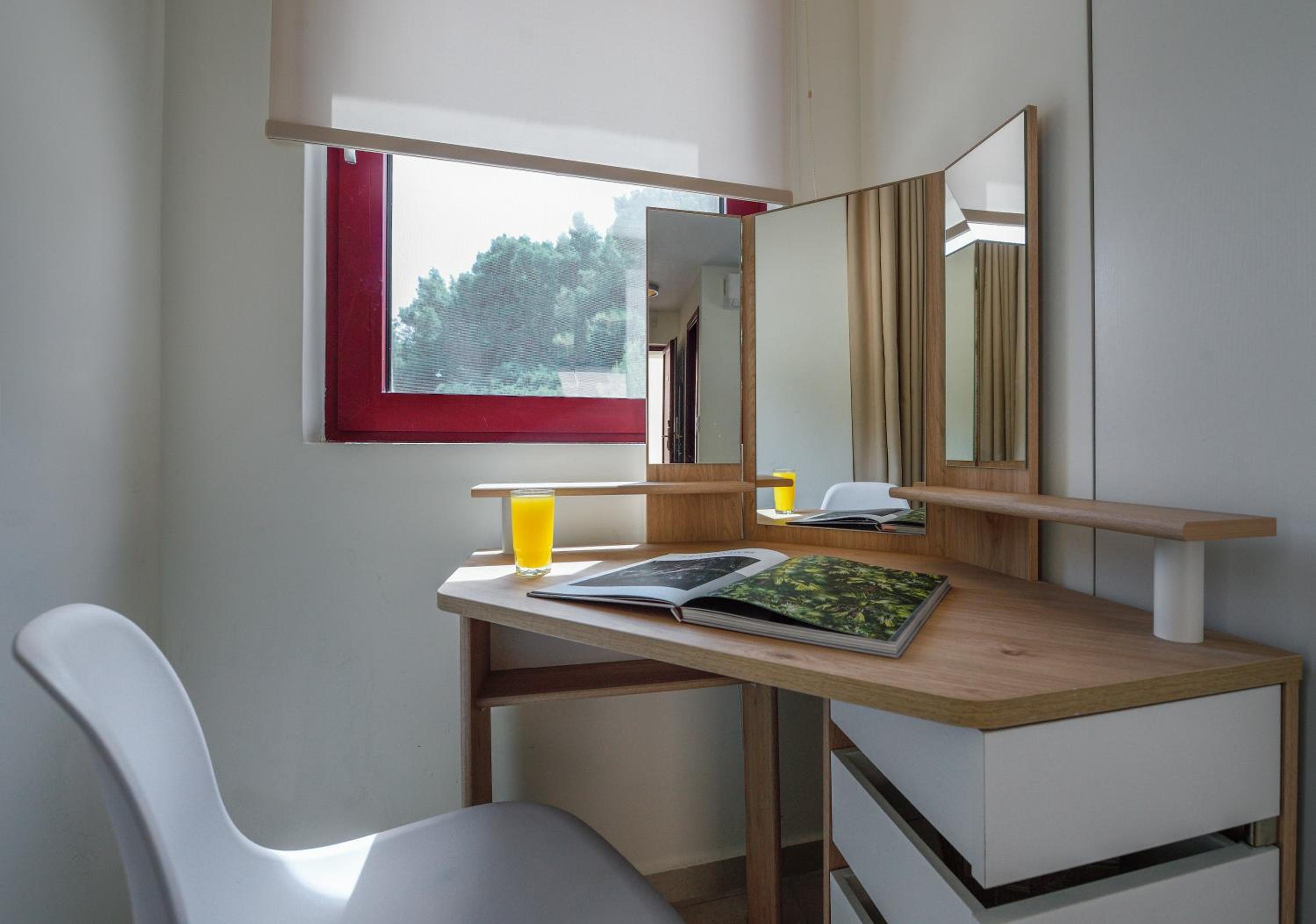 Deluxe Double Room with Side Sea View - Mezzanine photo 3