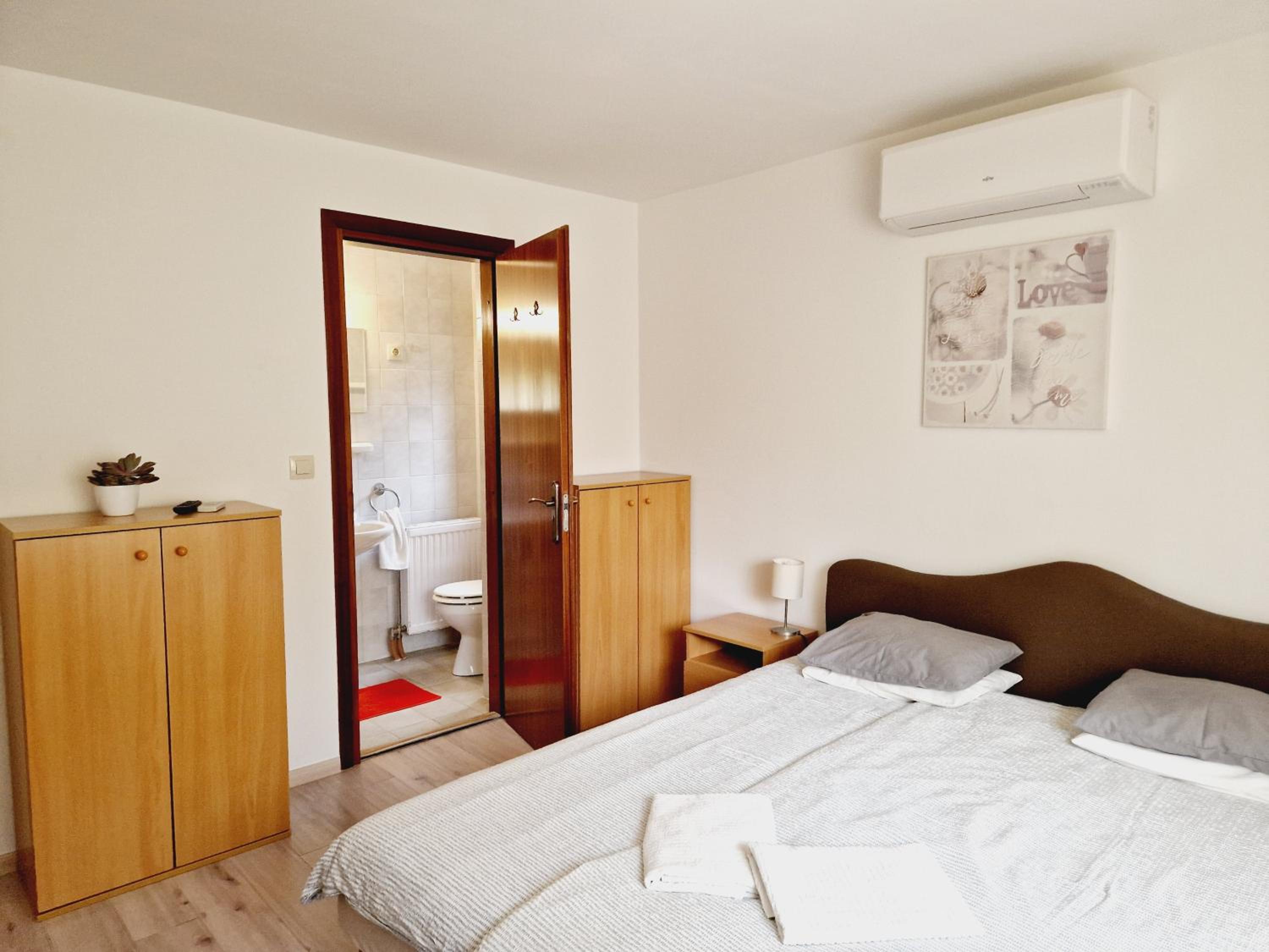 Double Room with Private Bathroom photo 3