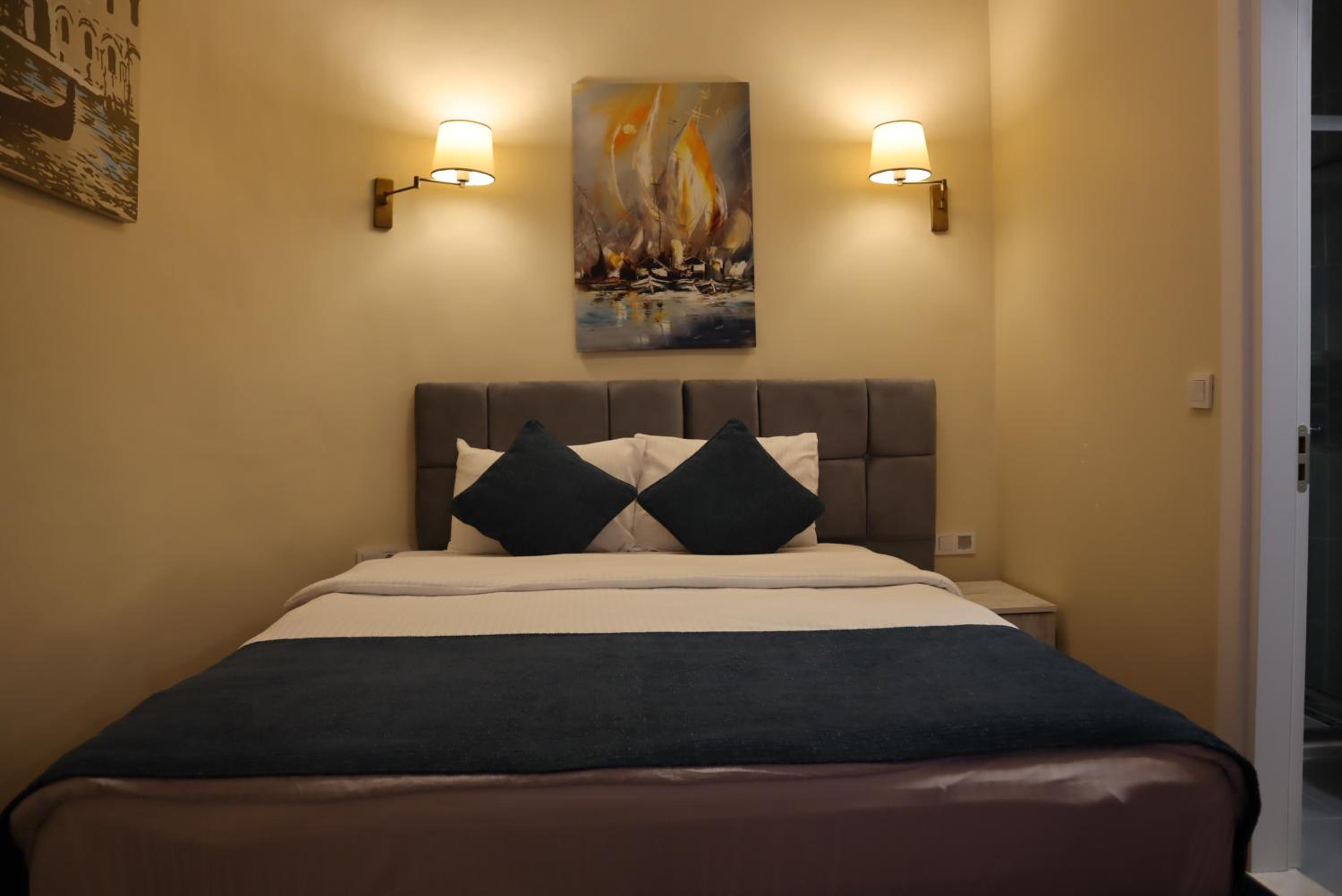 Economy Double Or Twin Room photo 2
