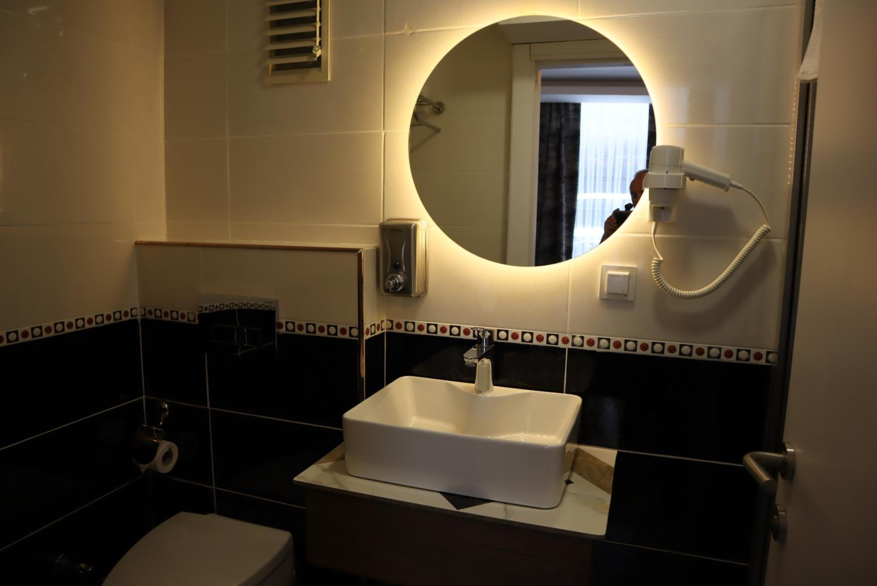 Deluxe Double or Twin Room photo 3