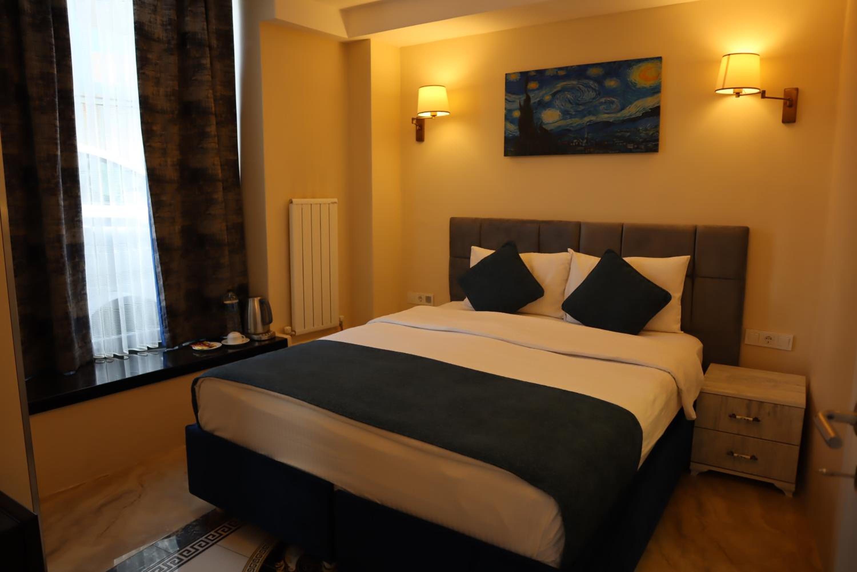 Deluxe Double or Twin Room photo 1