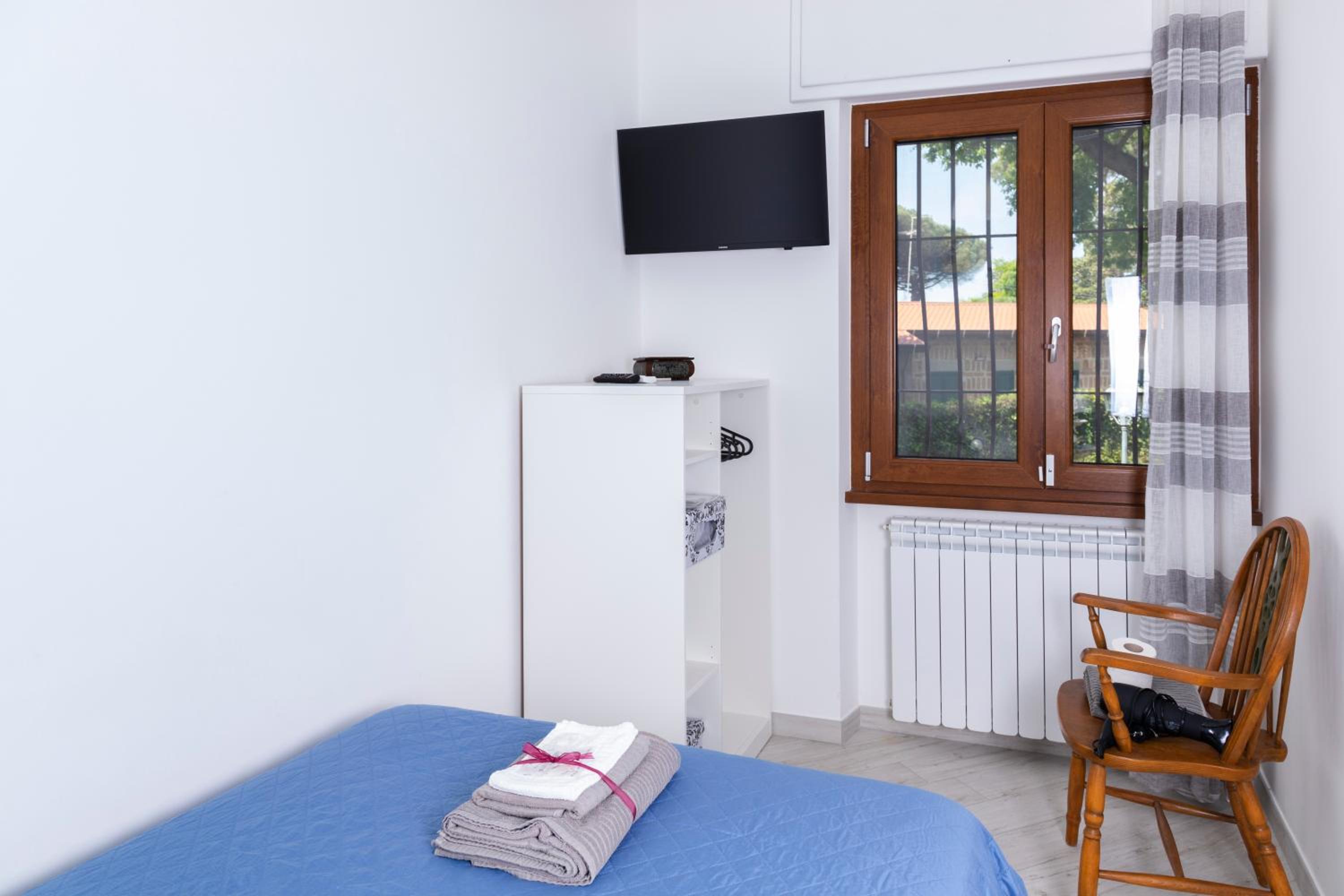 Single Room with Private Bathroom photo 3