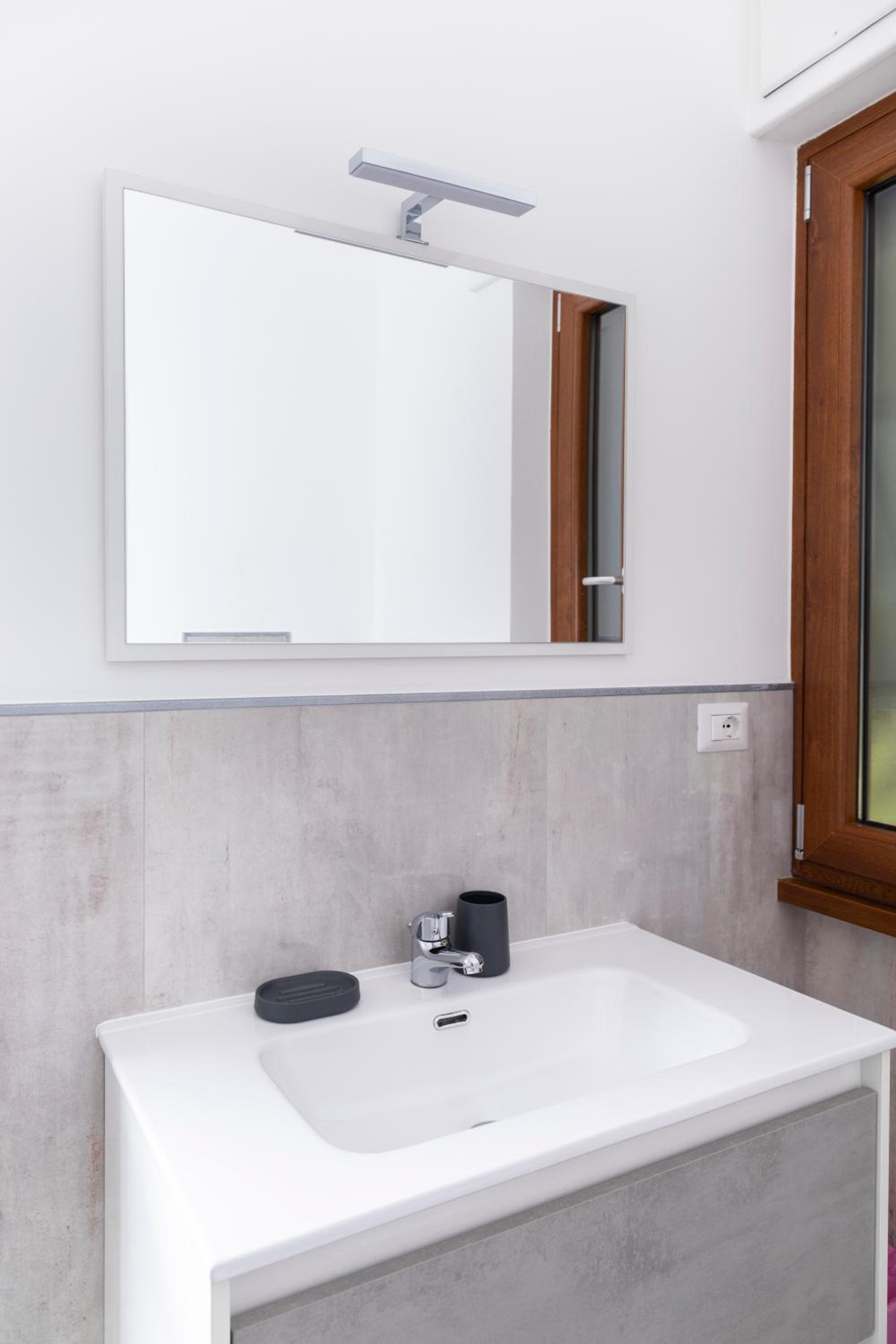 Single Room with Private Bathroom photo 2