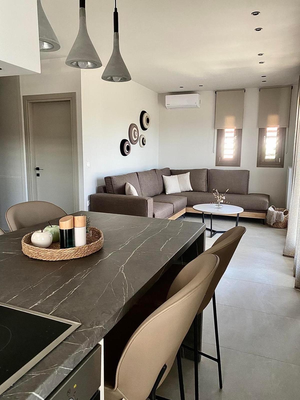 Two-Bedroom Deluxe Apartment with Balcony