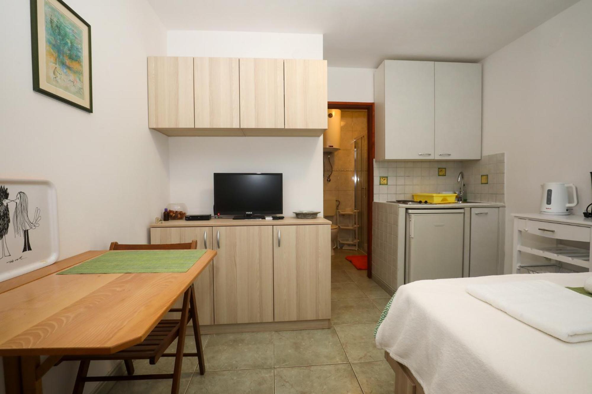 Apartment photo 2