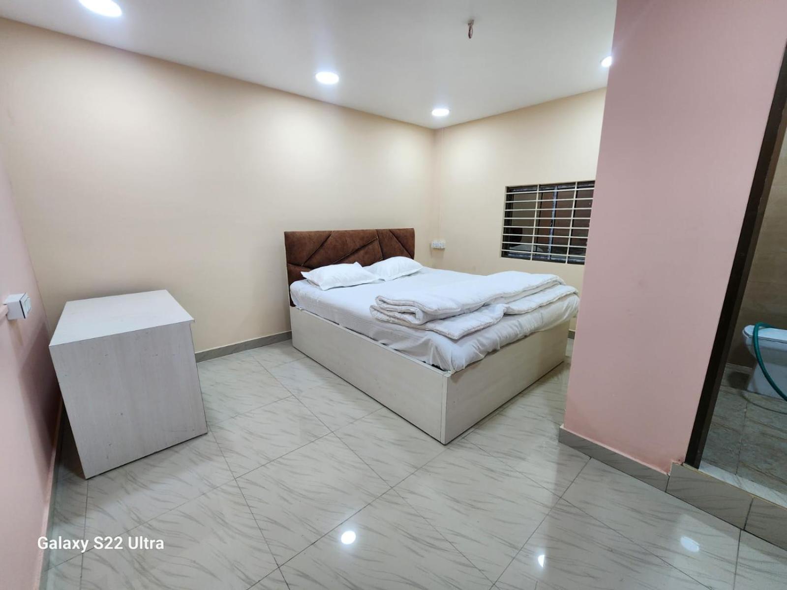Deluxe Double Room (2 Adults + 1 Child)