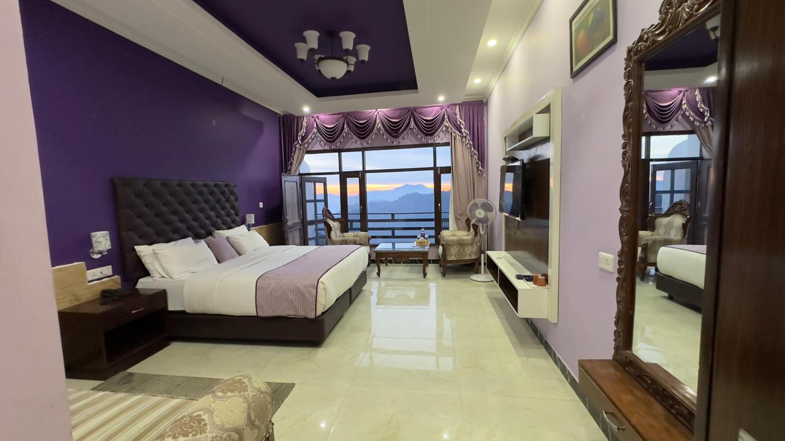 King Room with Balcony photo 1