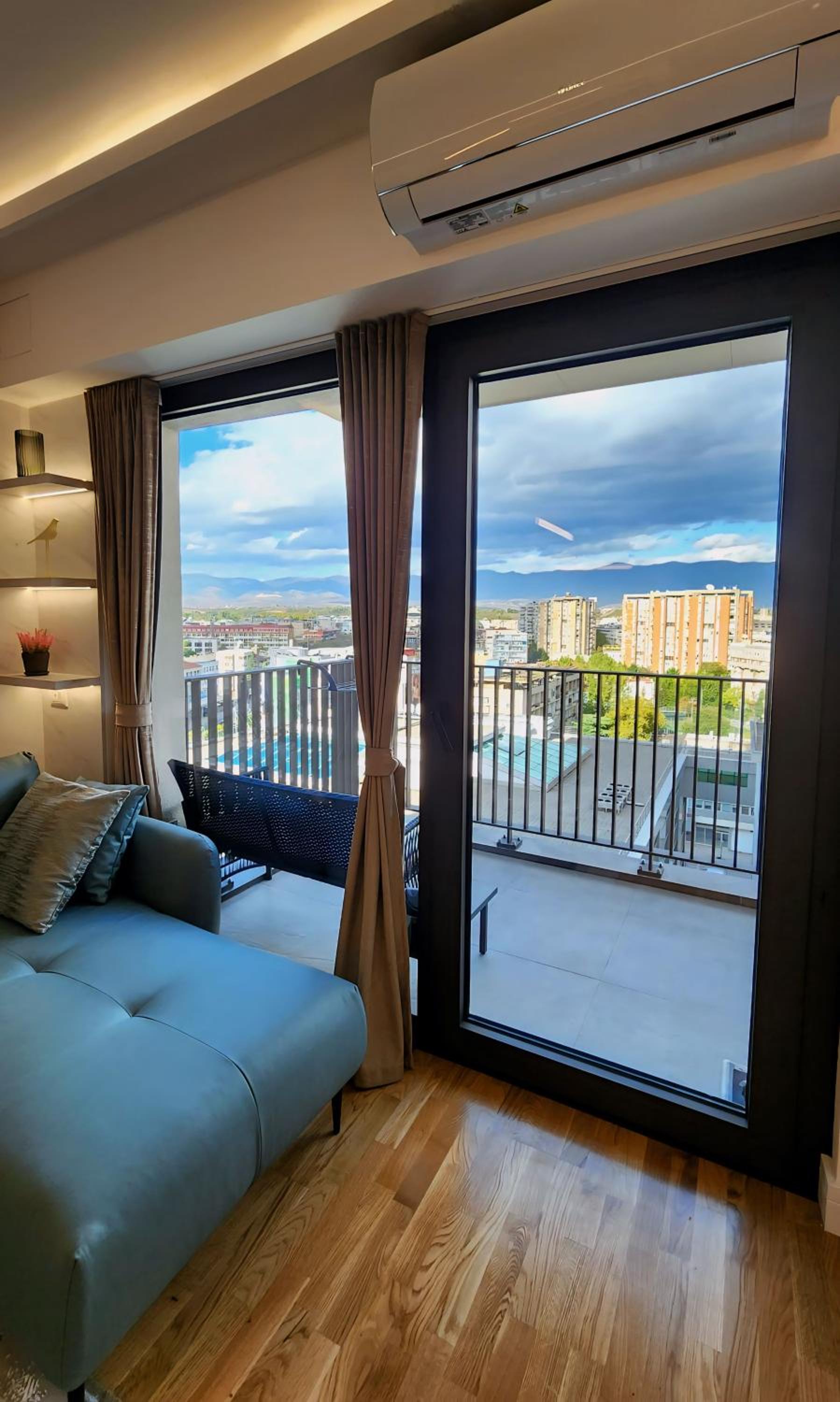 Apartment with Balcony photo 3
