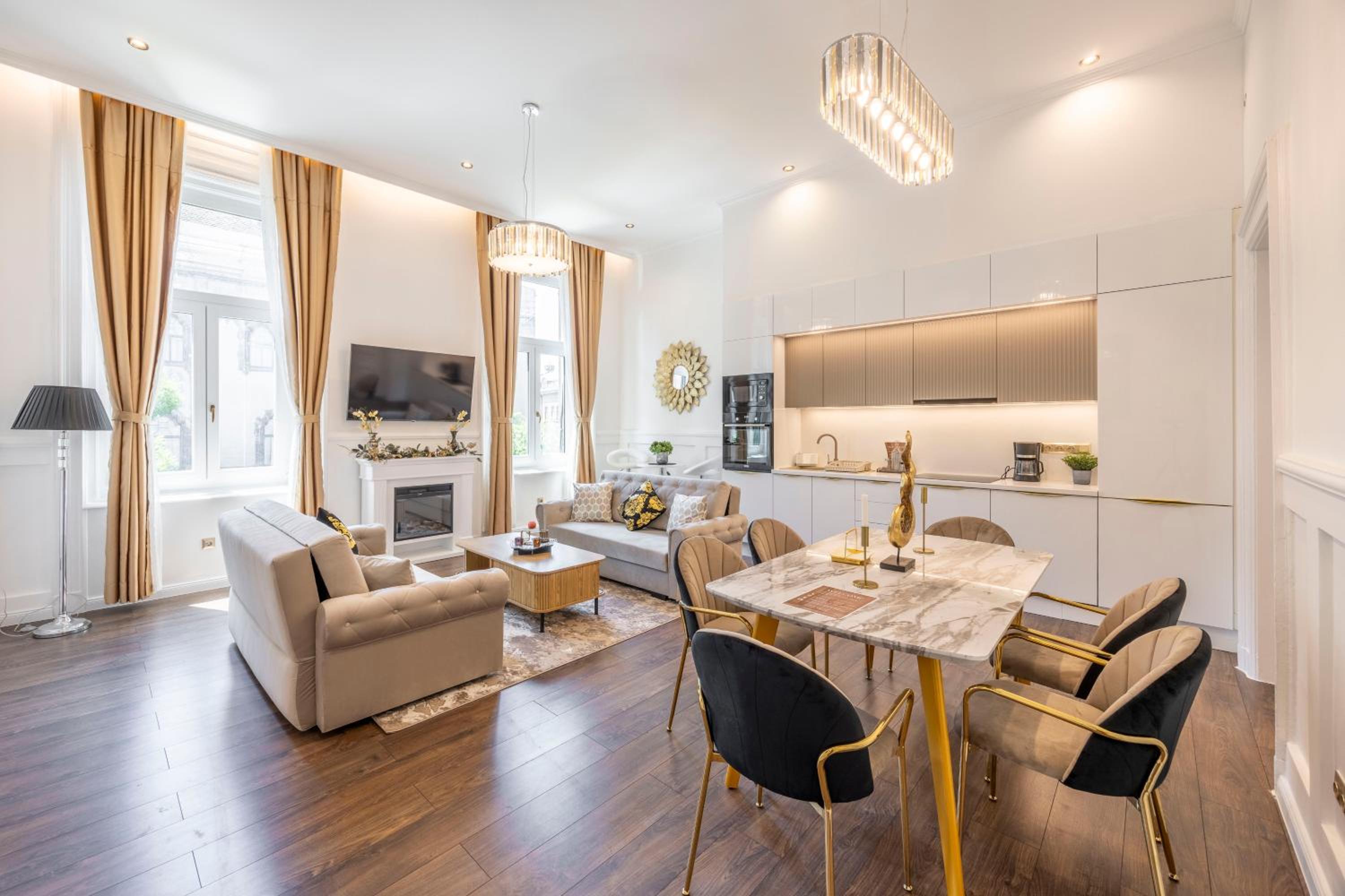 Four-Bedroom Luxury Apartment