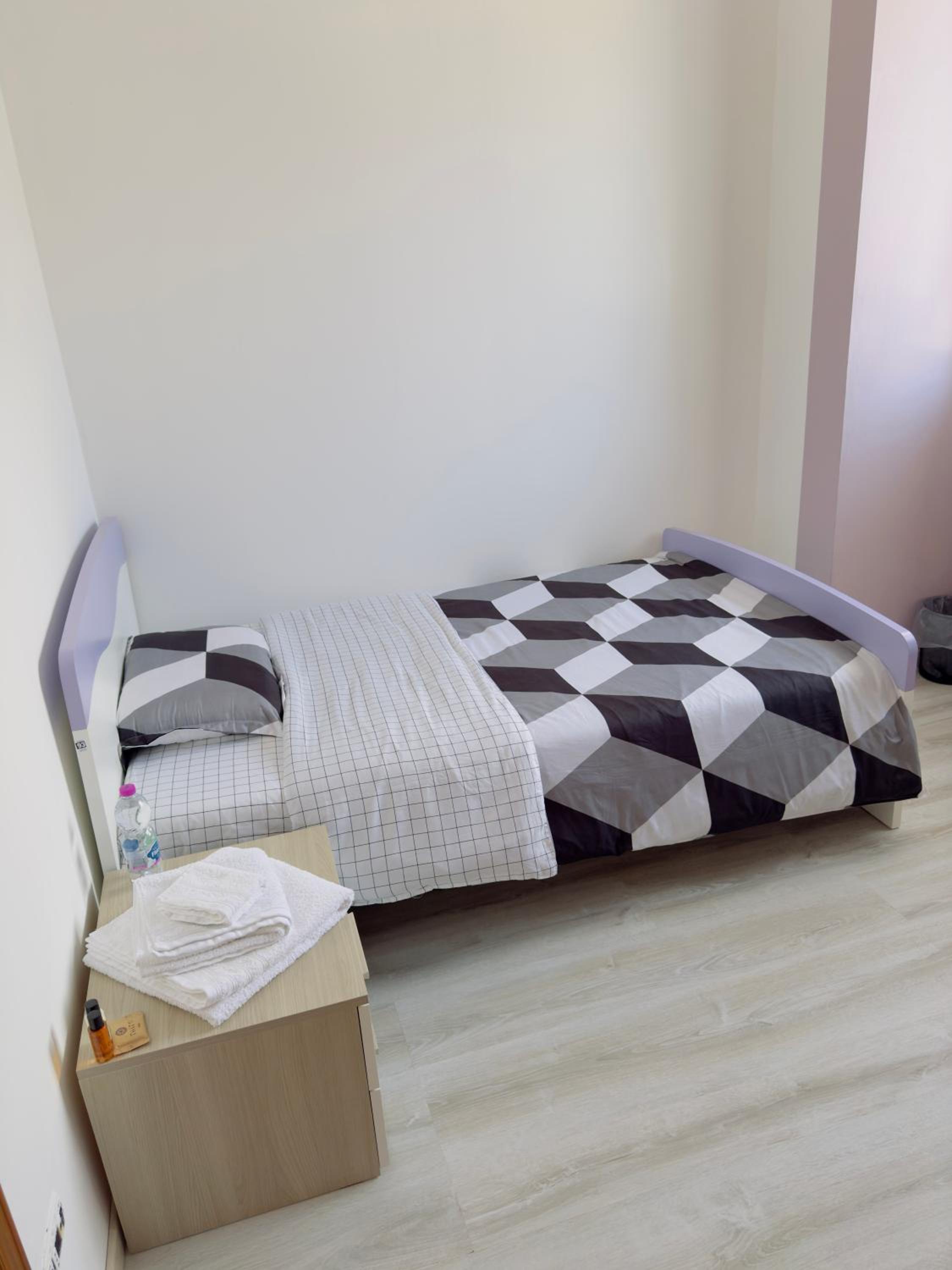 Single Room With Shared Bathroom photo 2