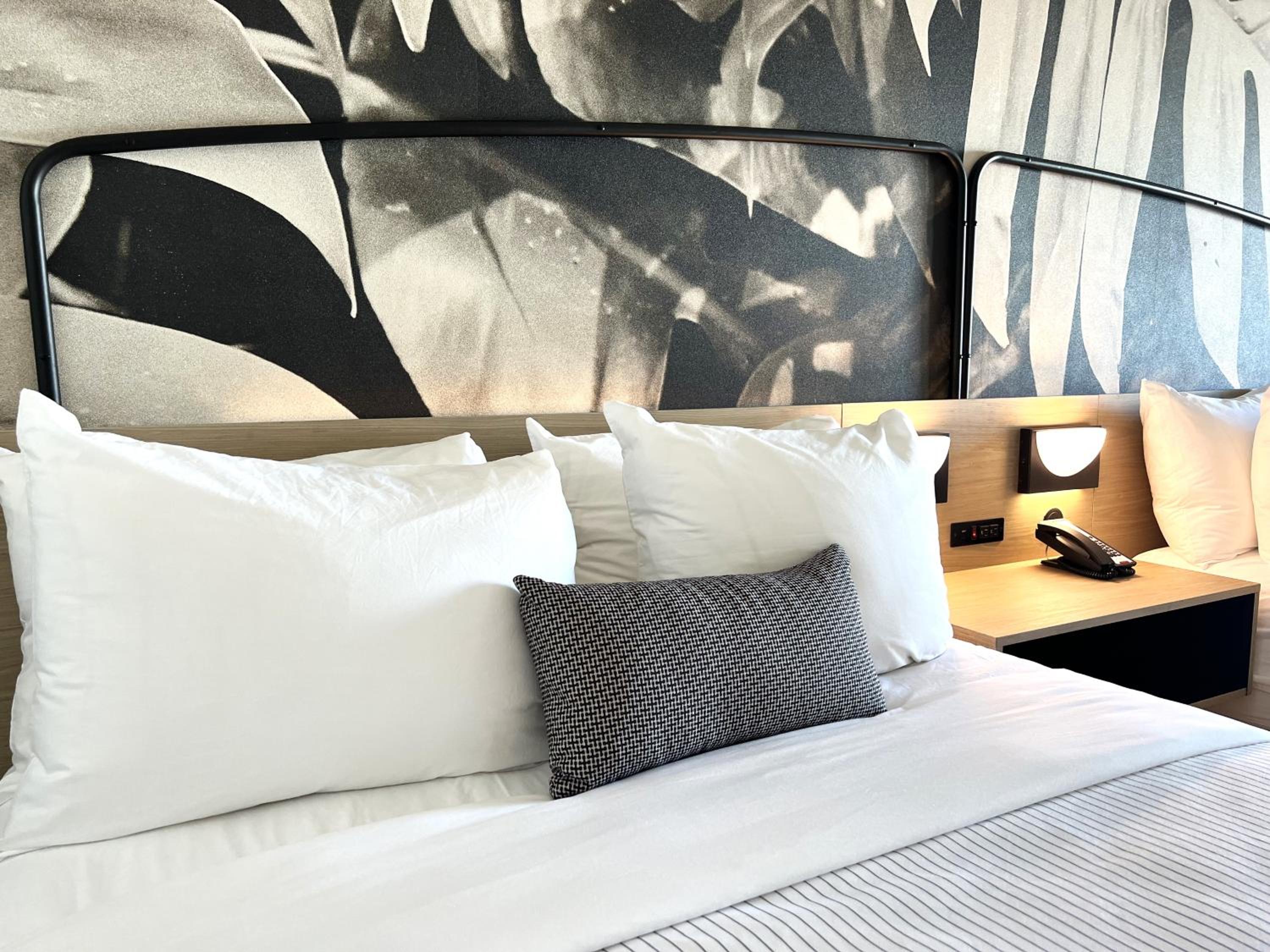Superior Two Queen Beds and Pool View - Non Smoking - With Balcony - Disability Access - Photo 4