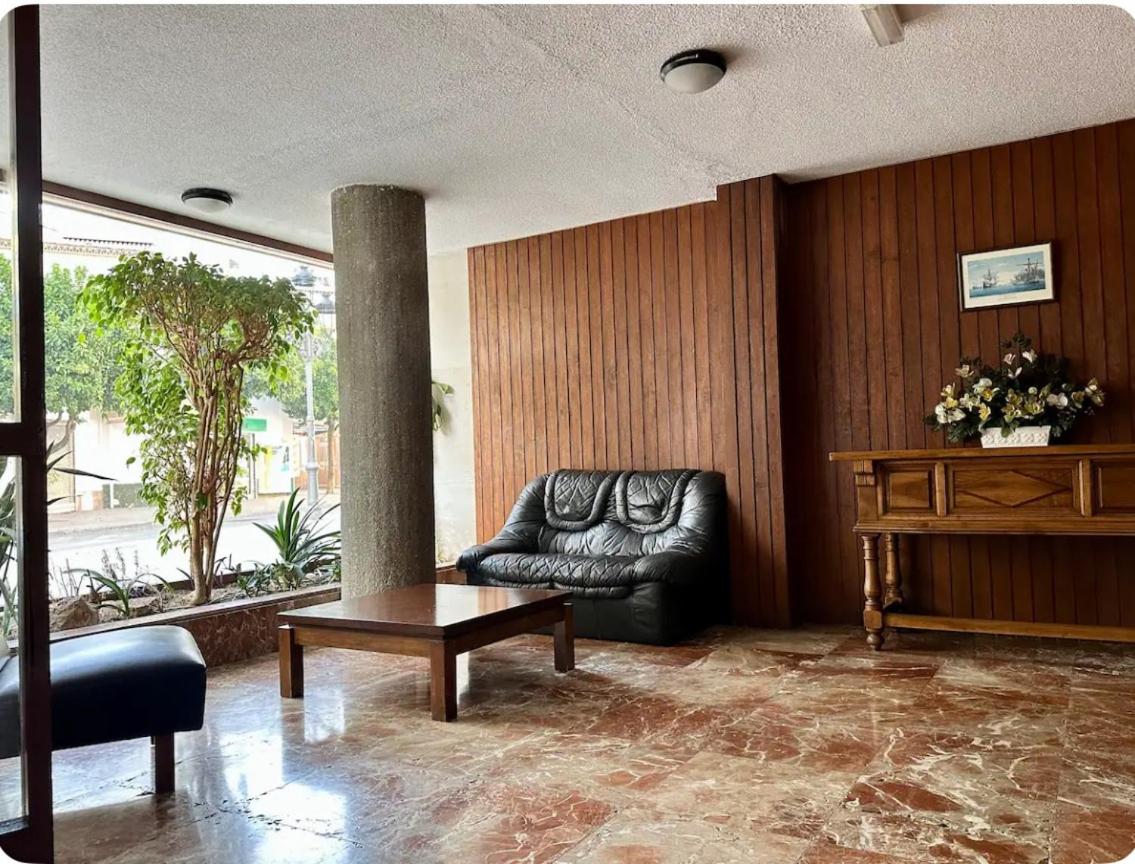 Apartamento de tres habitaciones con vista al mar