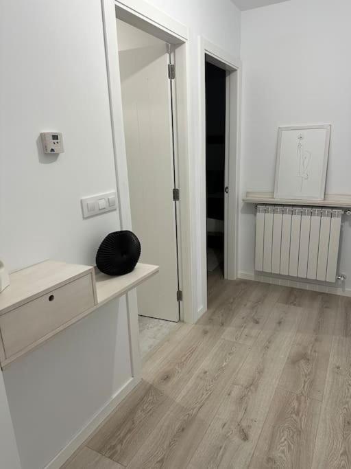 Five-Bedroom House photo 3