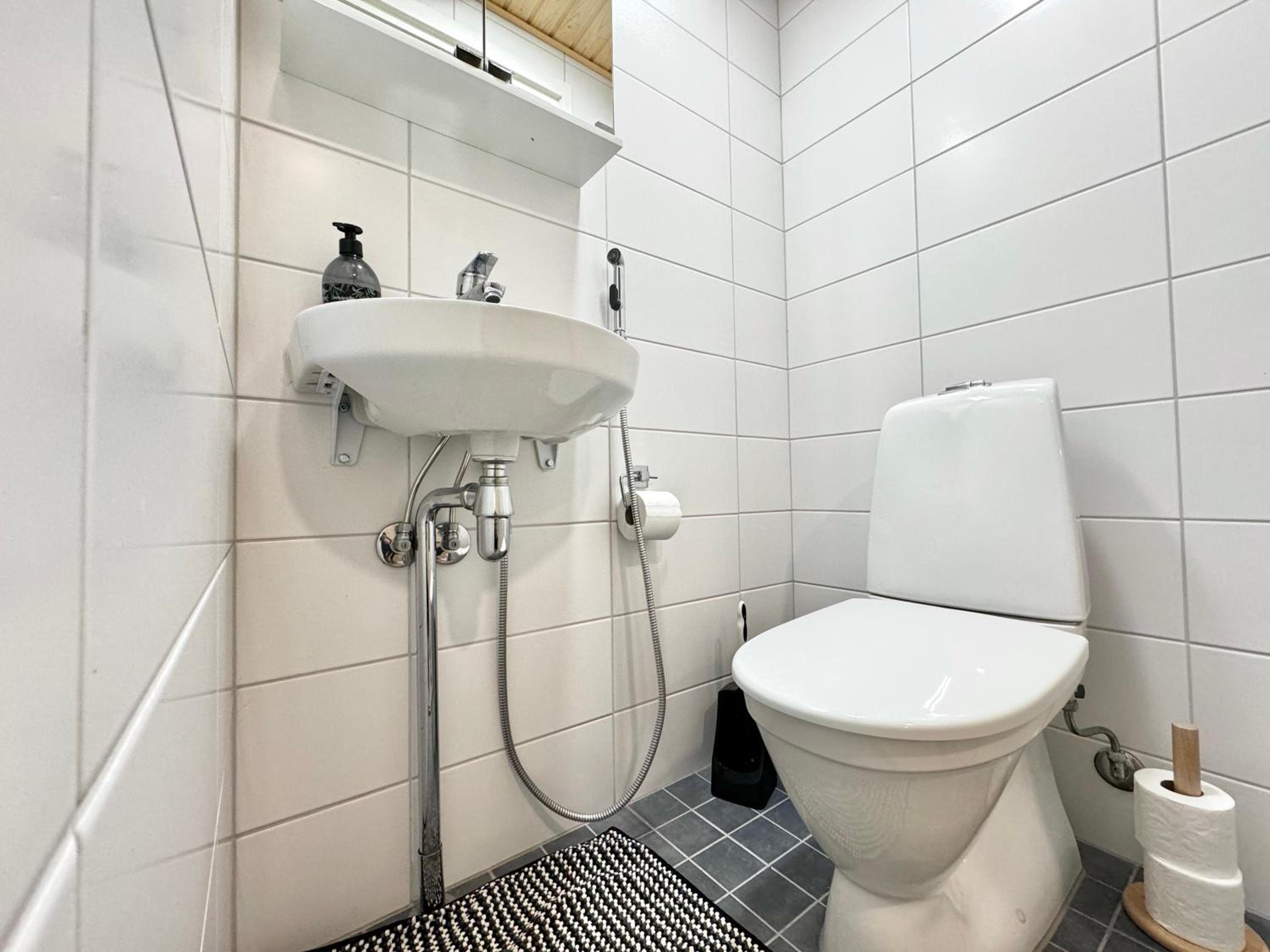 Single Room with Shared Bathroom photo 2