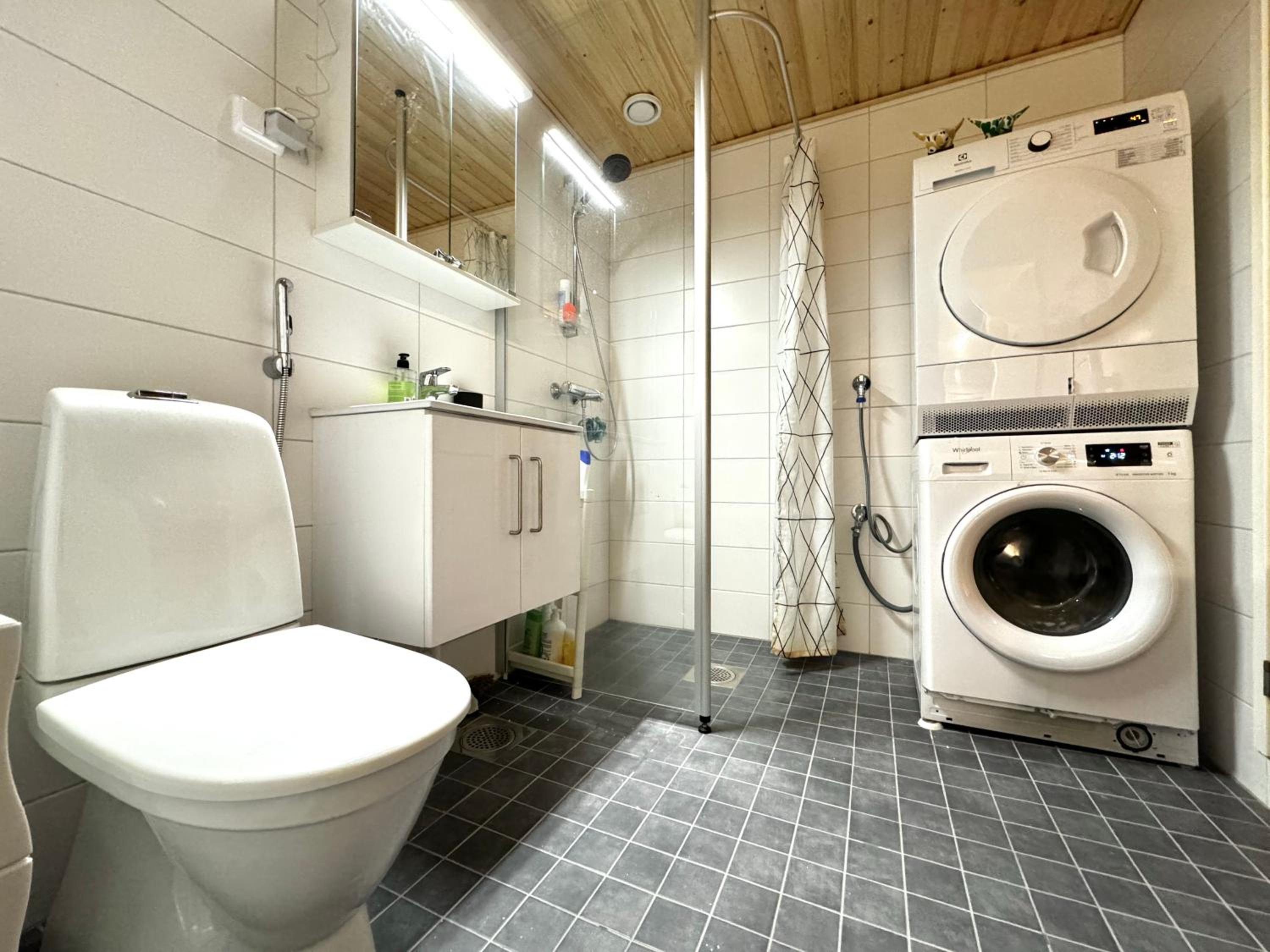 Single Room with Shared Bathroom photo 3