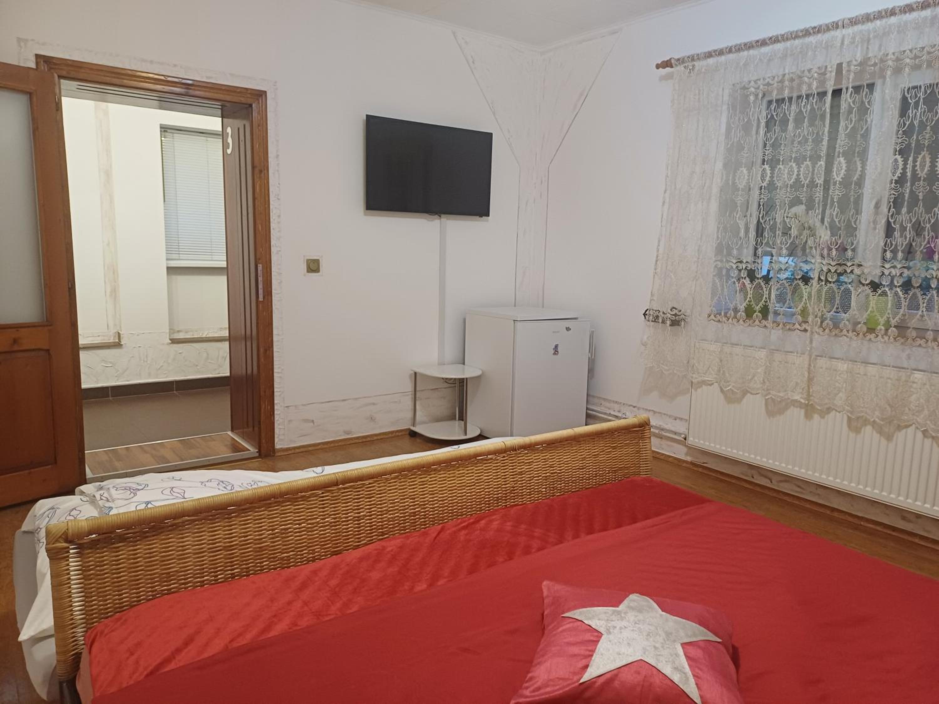Deluxe Room (2 Adults + 1 Child) - Photo 14