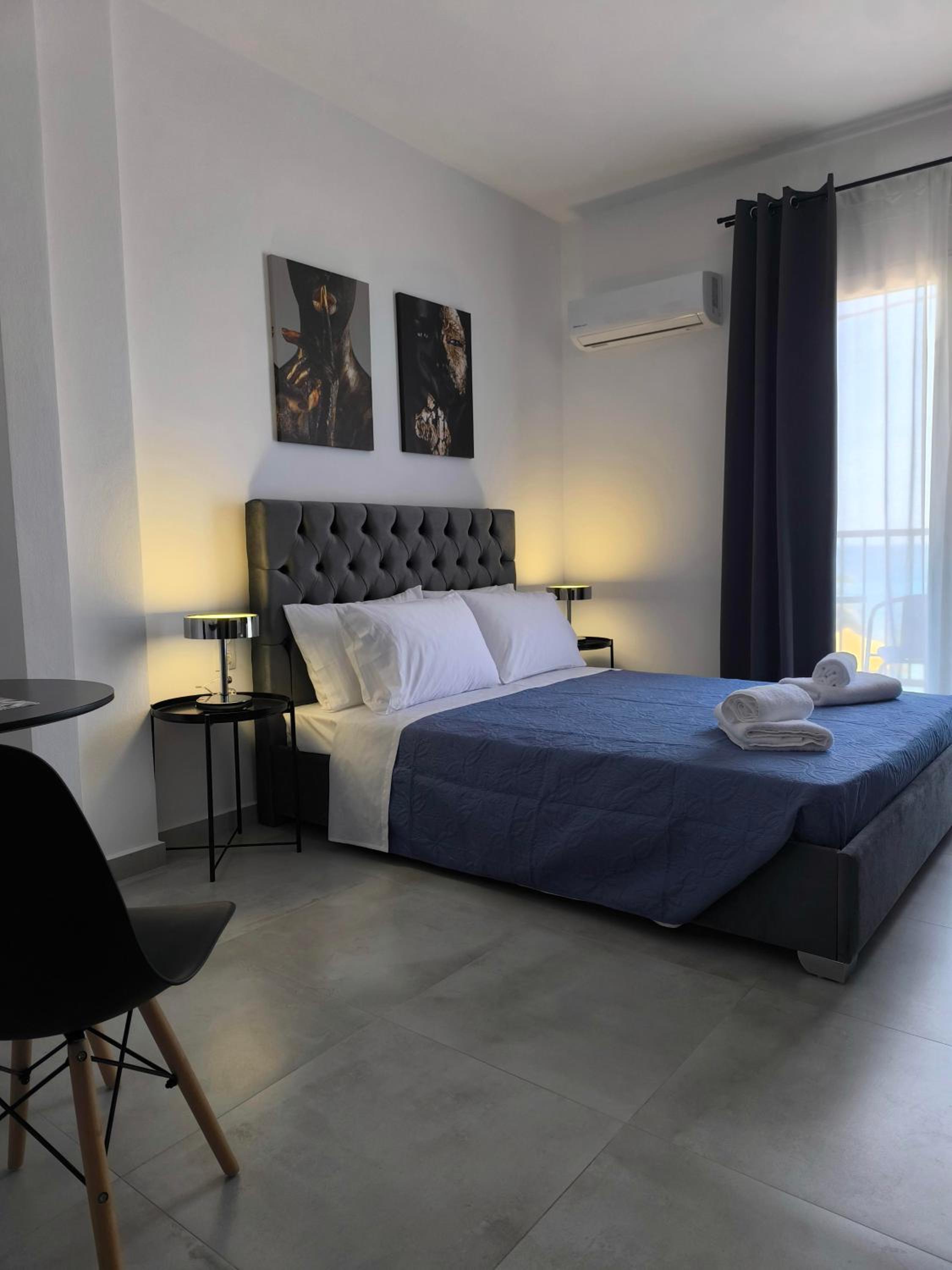 Deluxe Double Room with Balcony and Sea View photo 2