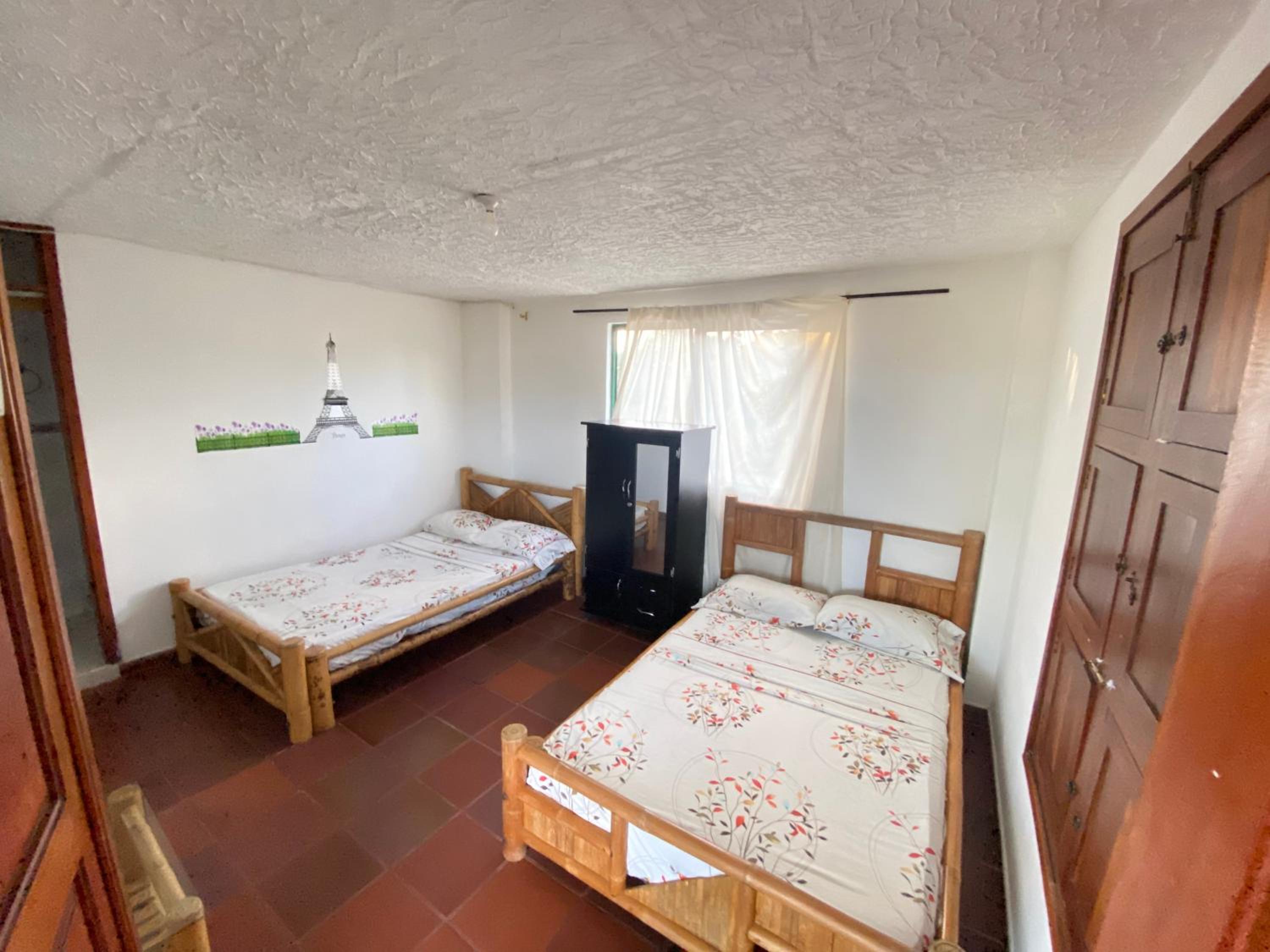 Quadruple Room with Private Bathroom photo 2
