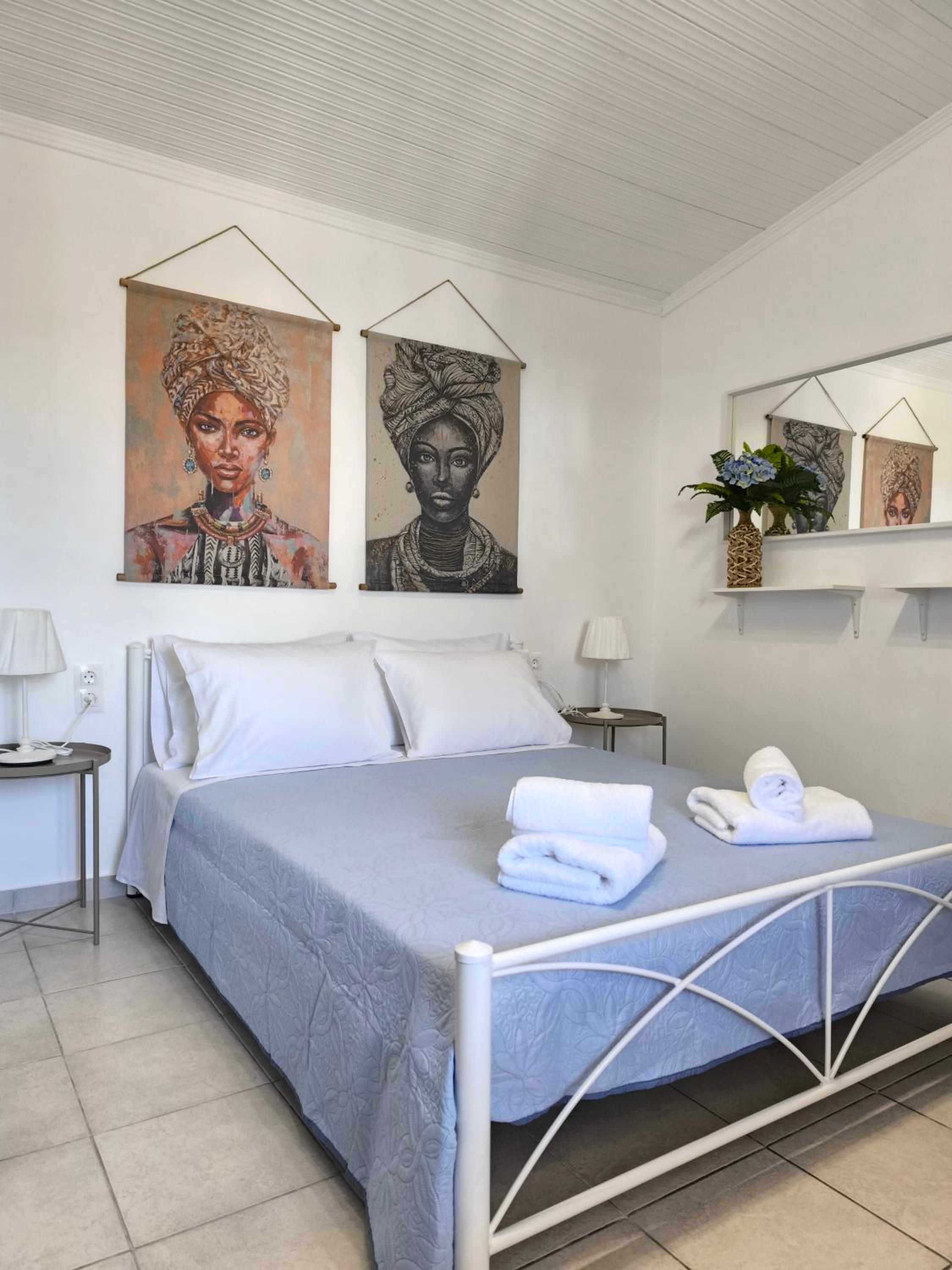 Deluxe Double Room with Side Sea View photo 1