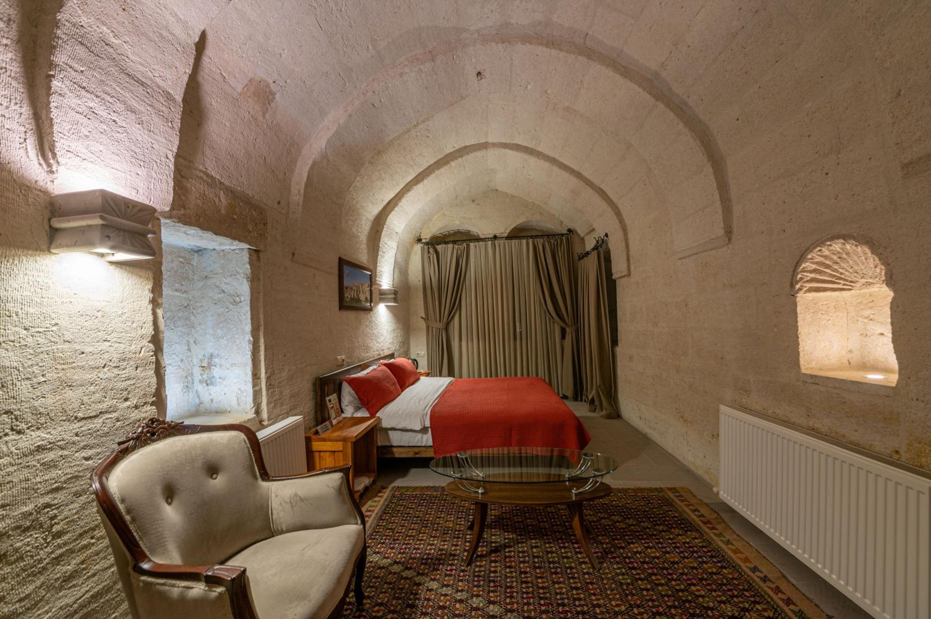 Deluxe Suite - Photo 7