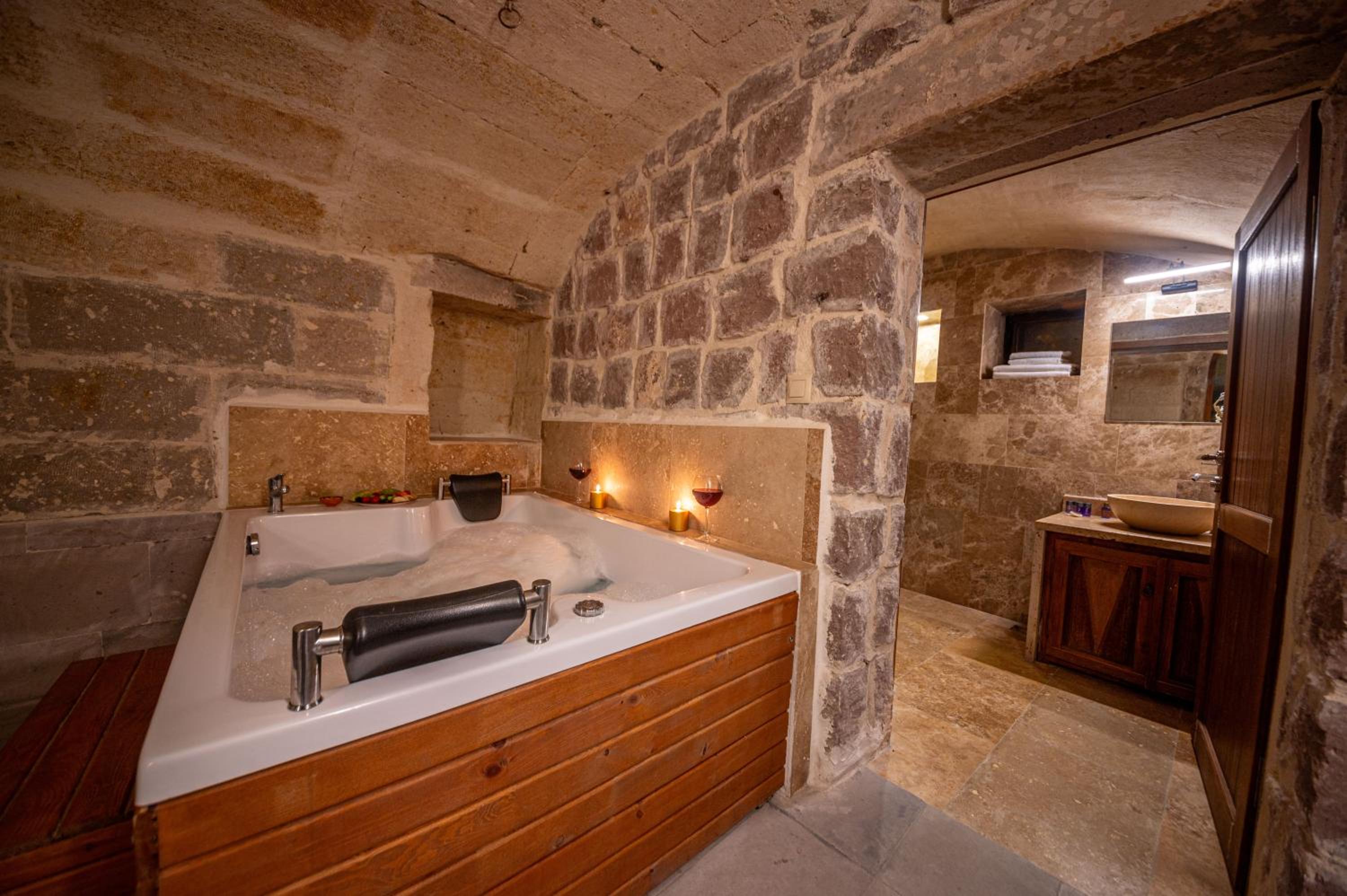 Deluxe Suite - Photo 3