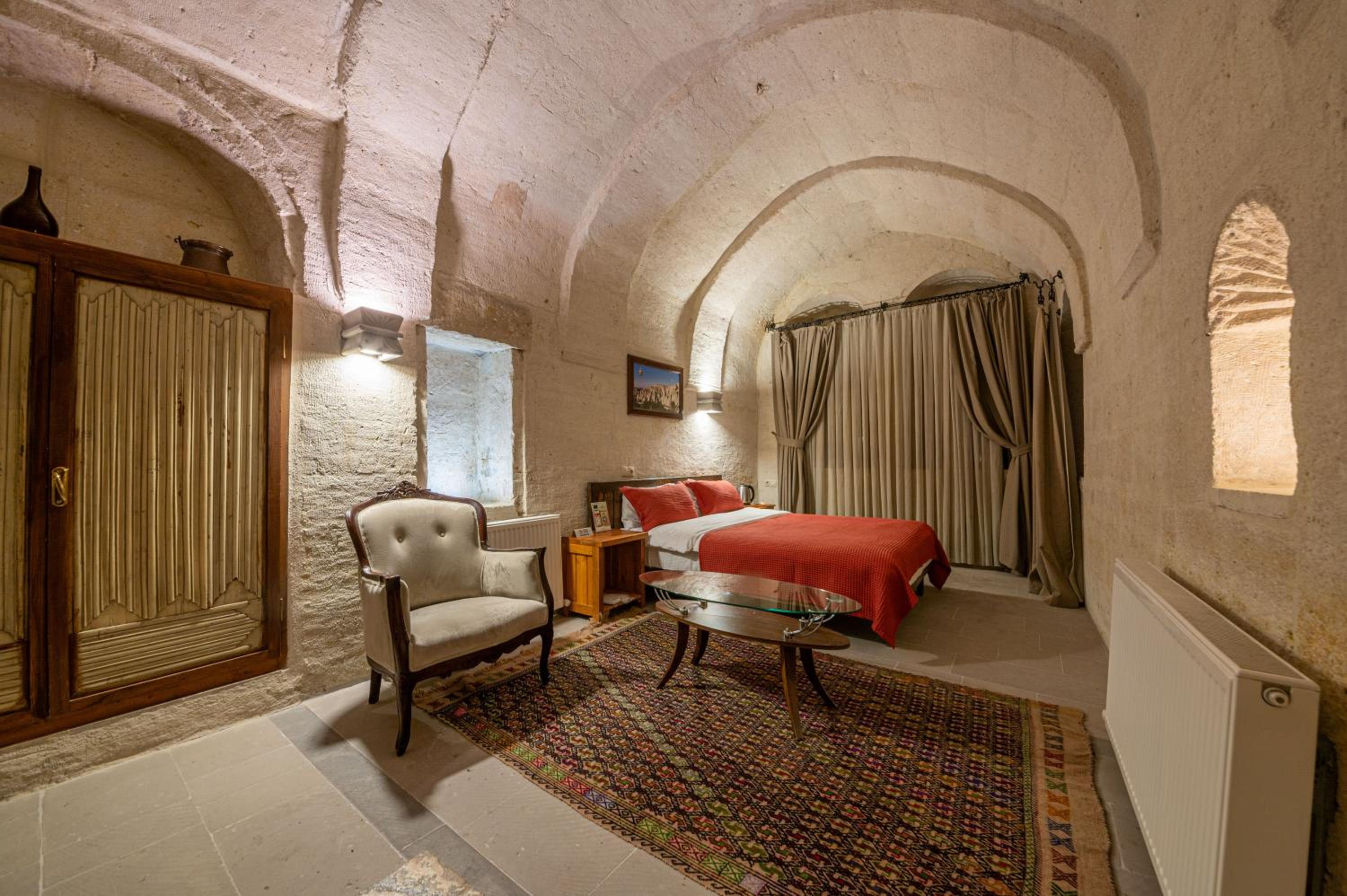 Deluxe Suite - Photo 6