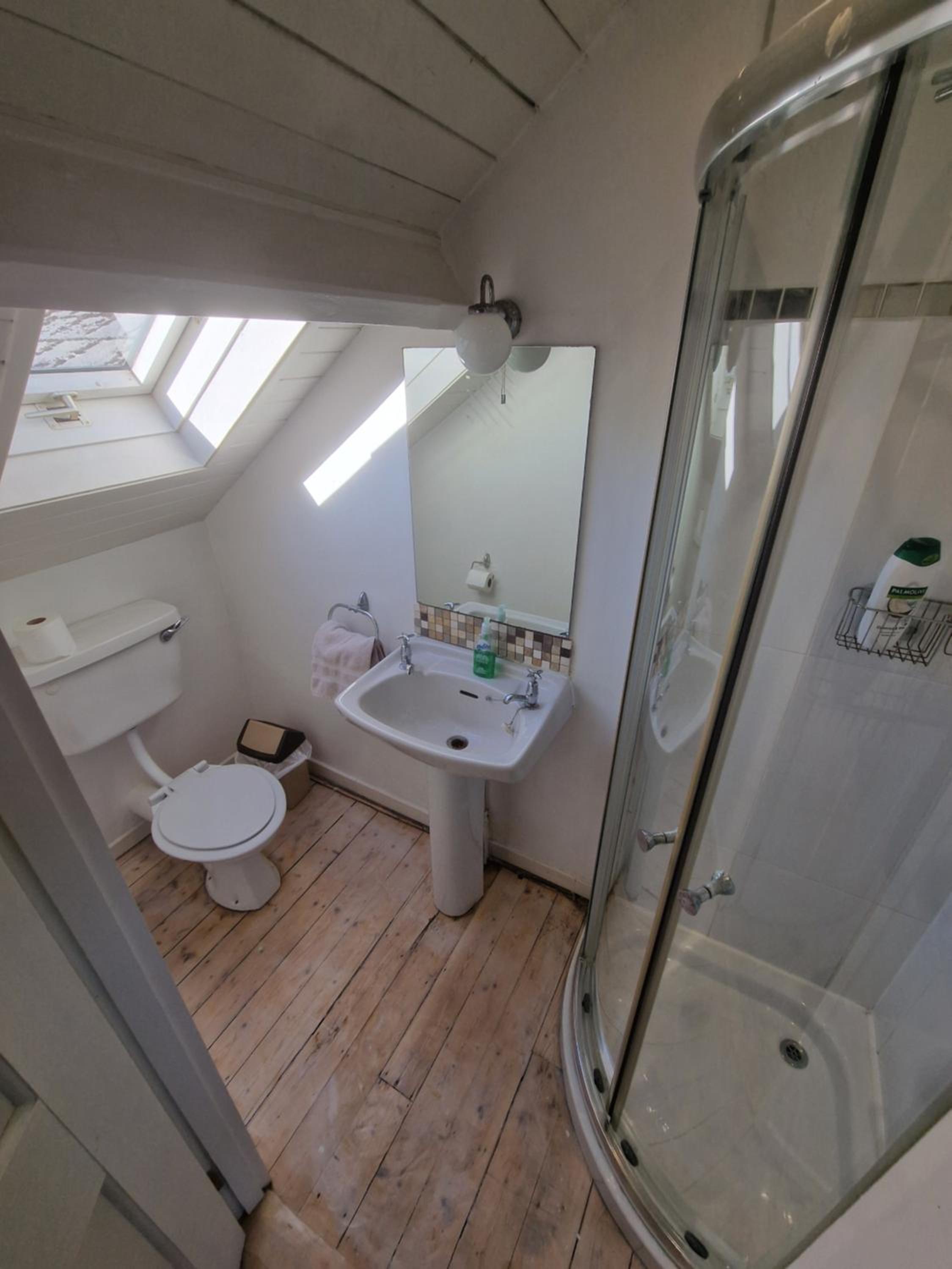 Double Room with Private Bathroom photo 2