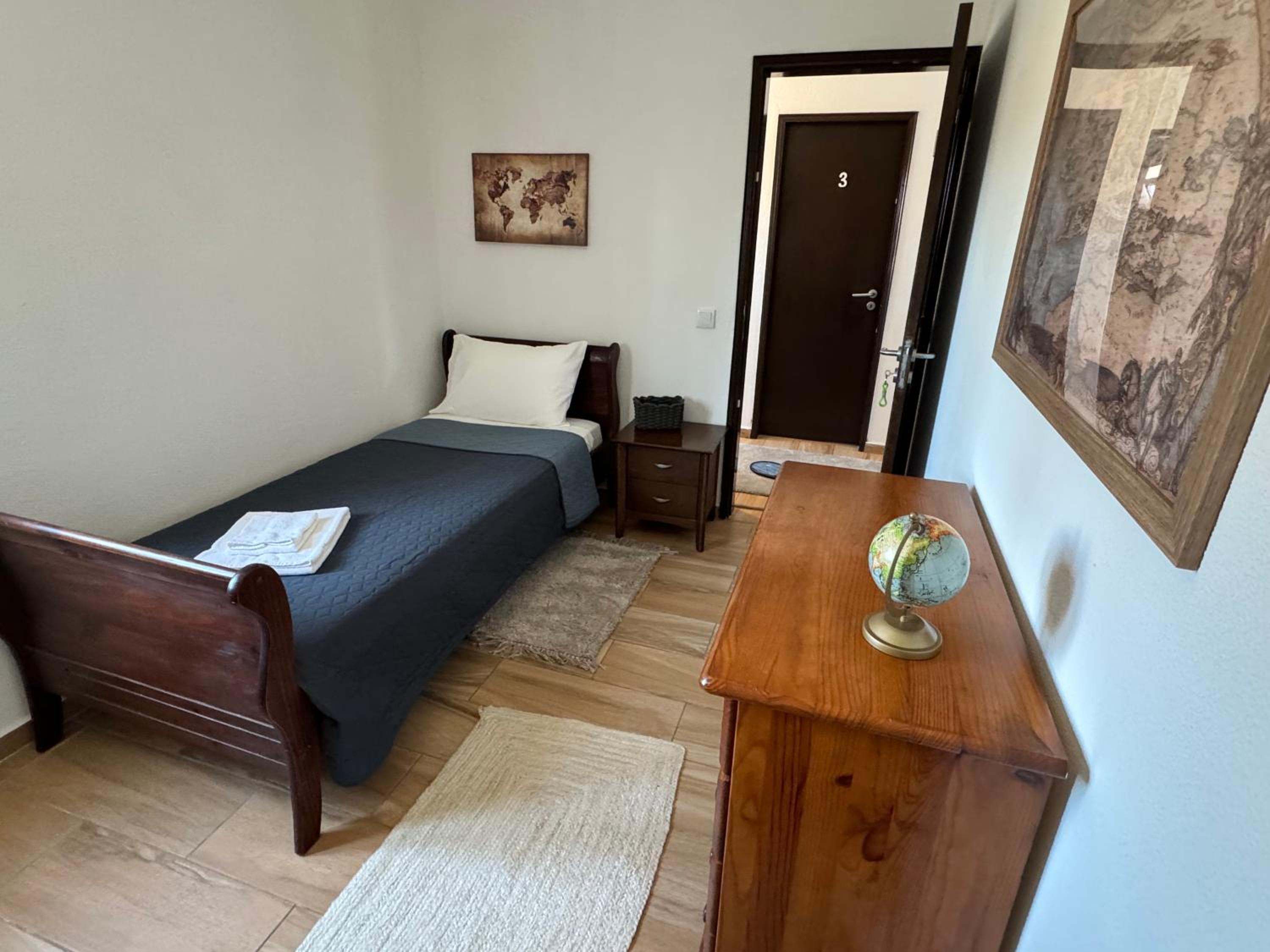 Standard Twin Room With Shared Bathroom photo 3