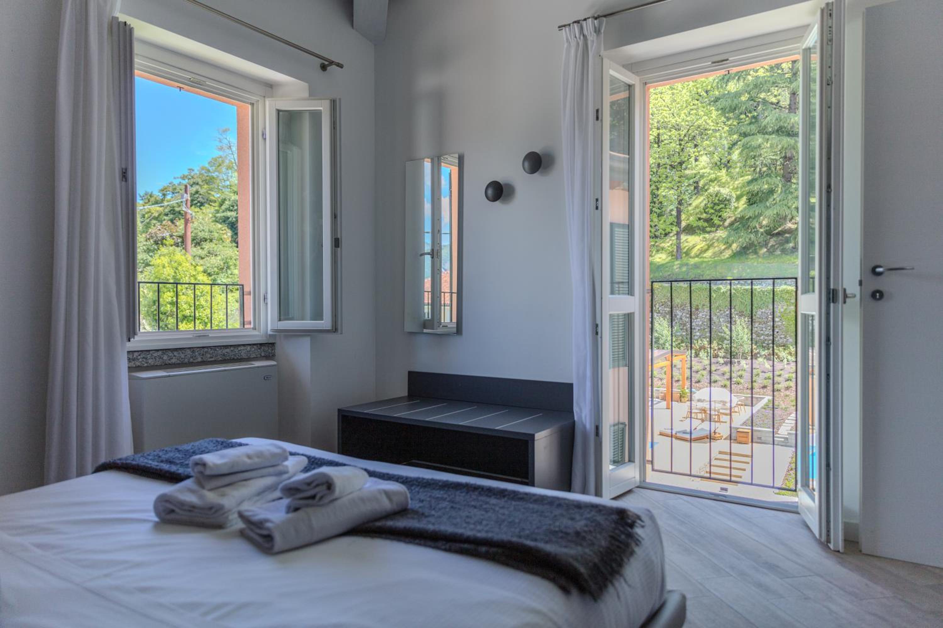 Apartment with Garden View