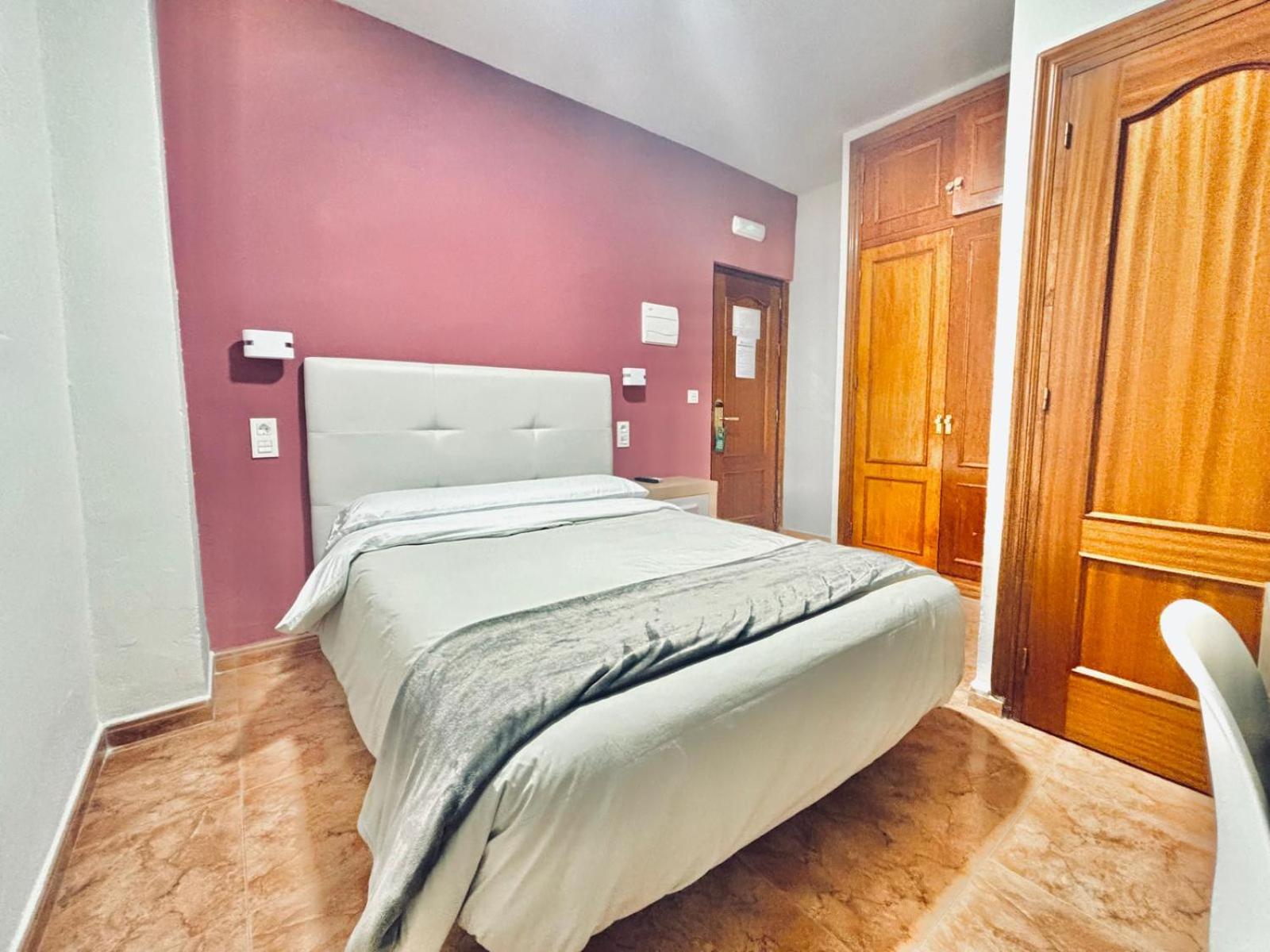 Standard Queen Room photo 3