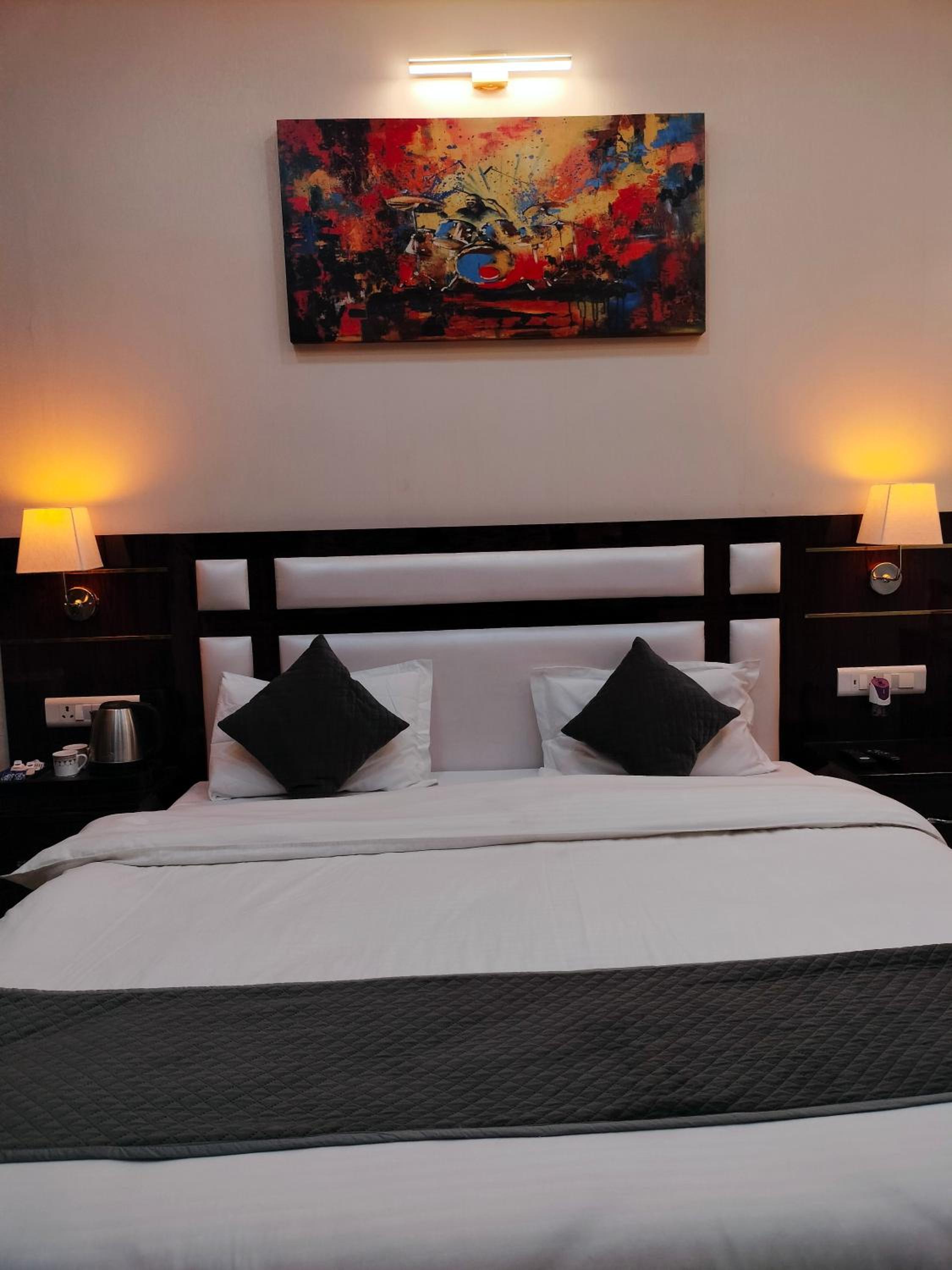 Superior King Room - Photo 23