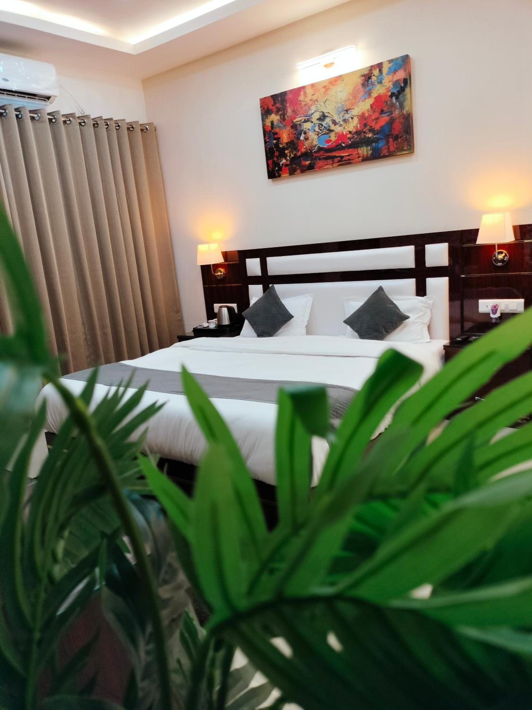 Superior King Room - Photo 21