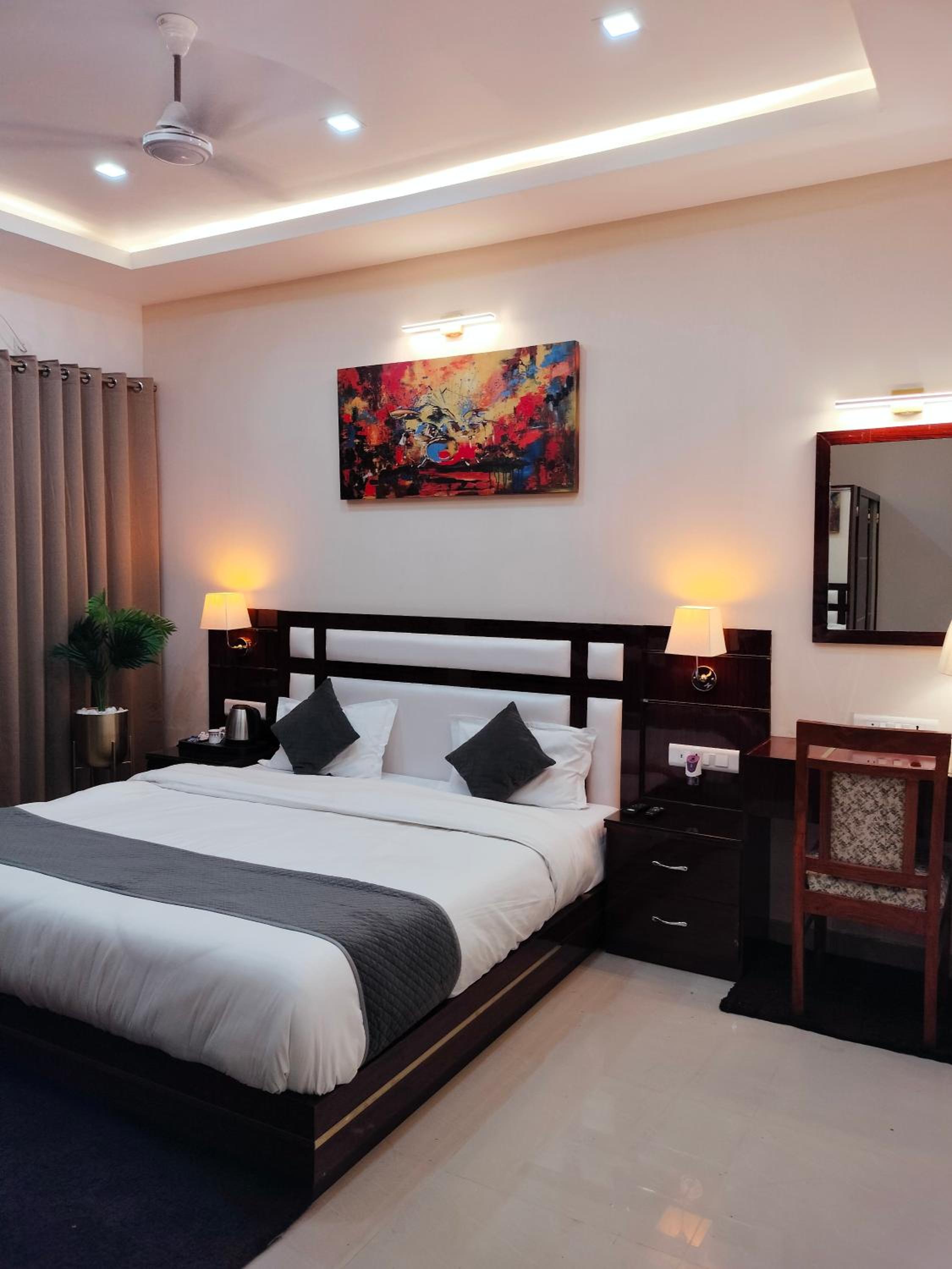 Superior King Room - Photo 26