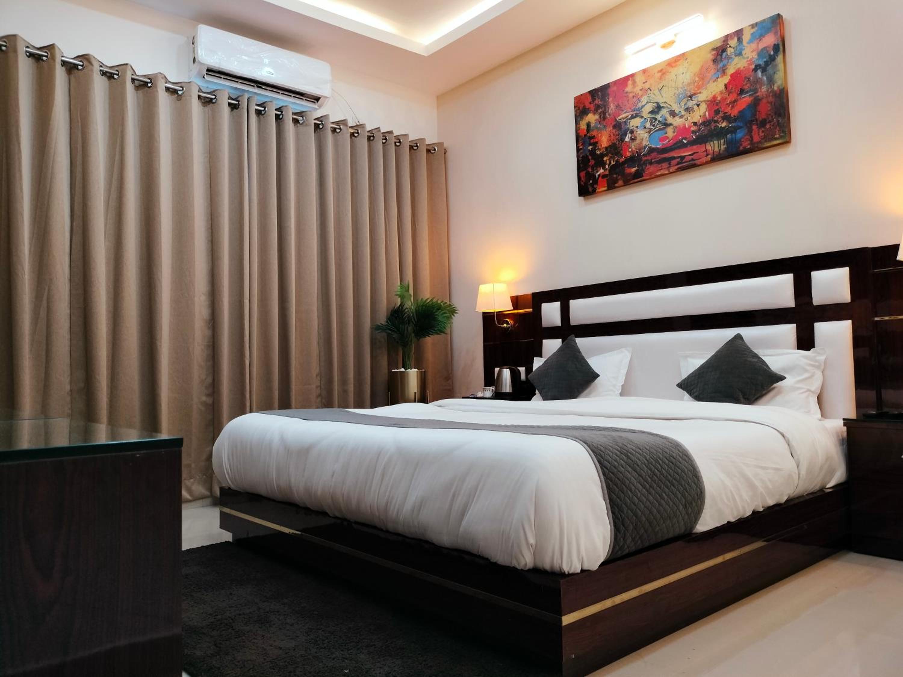 Superior King Room - Photo 20