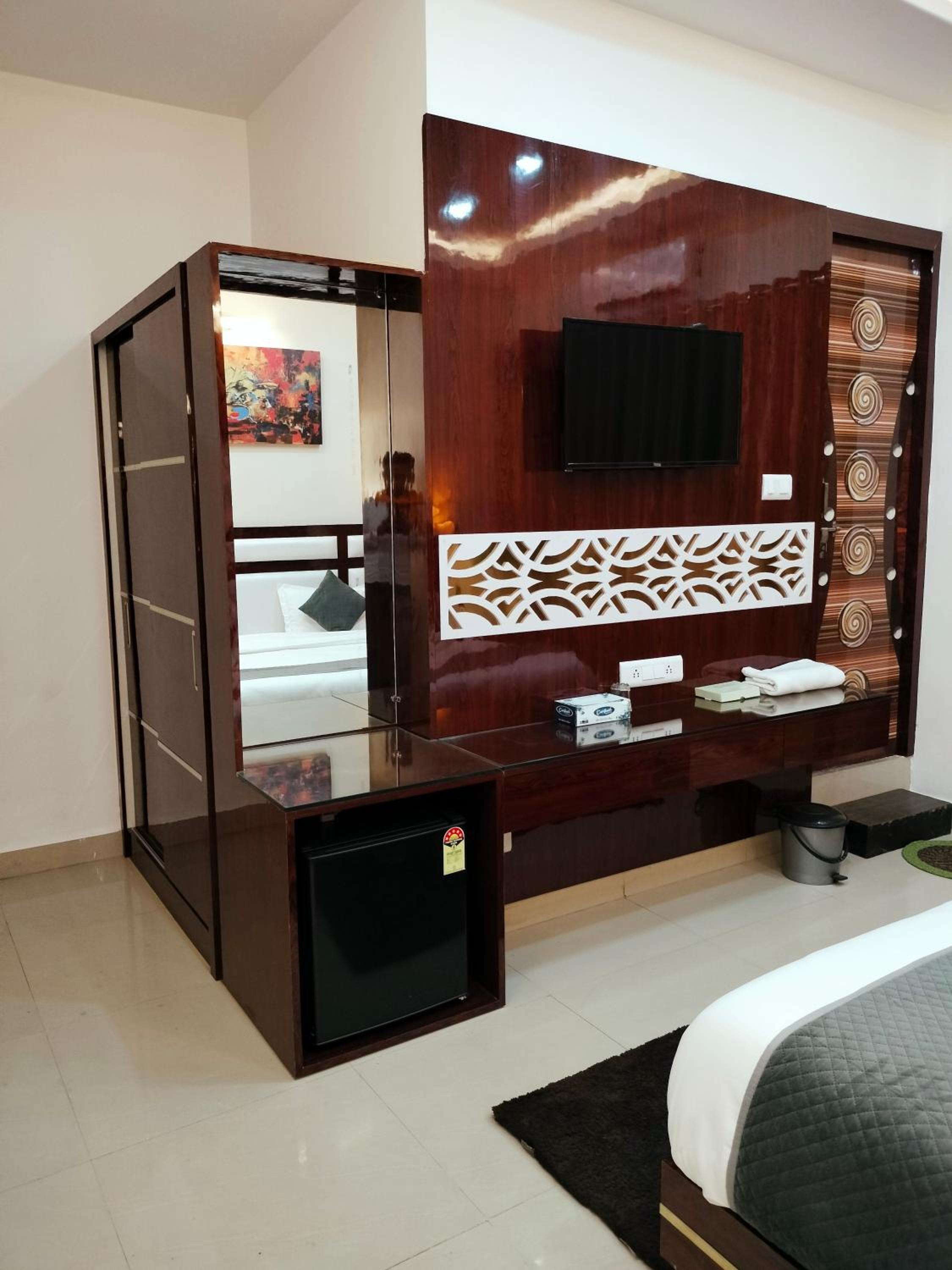 Superior King Room - Photo 19