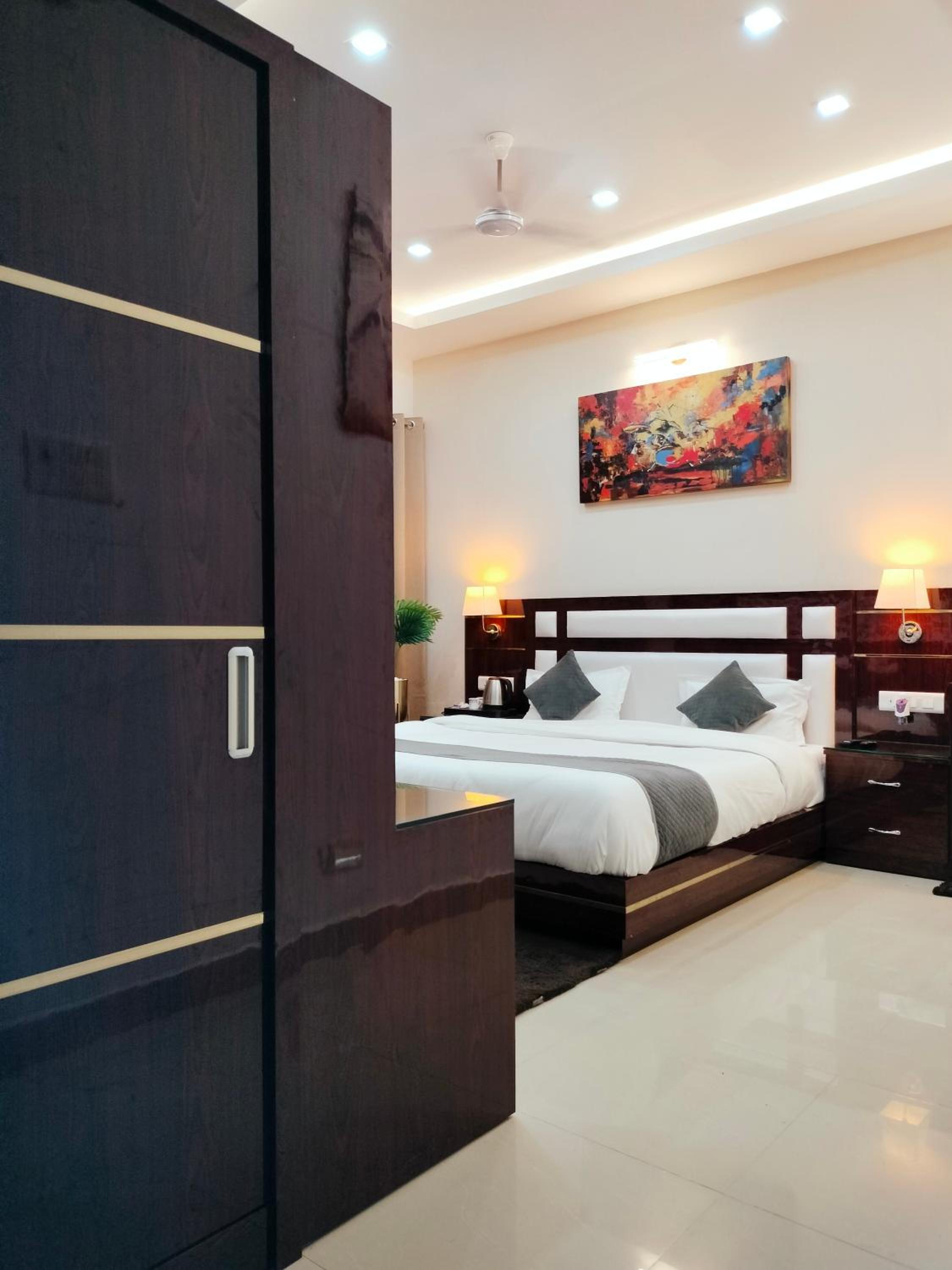 Superior King Room - Photo 32