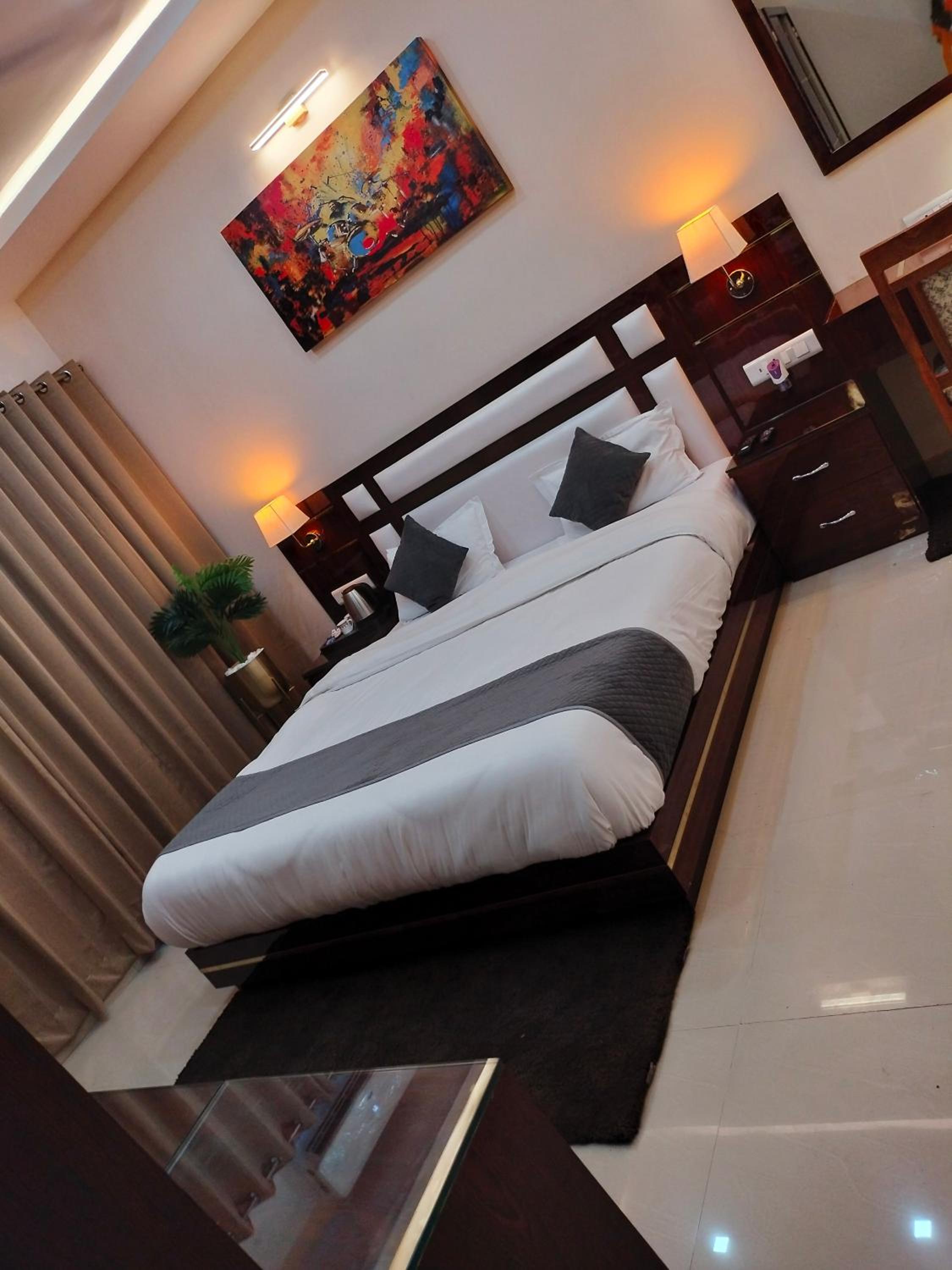 Superior King Room - Photo 31