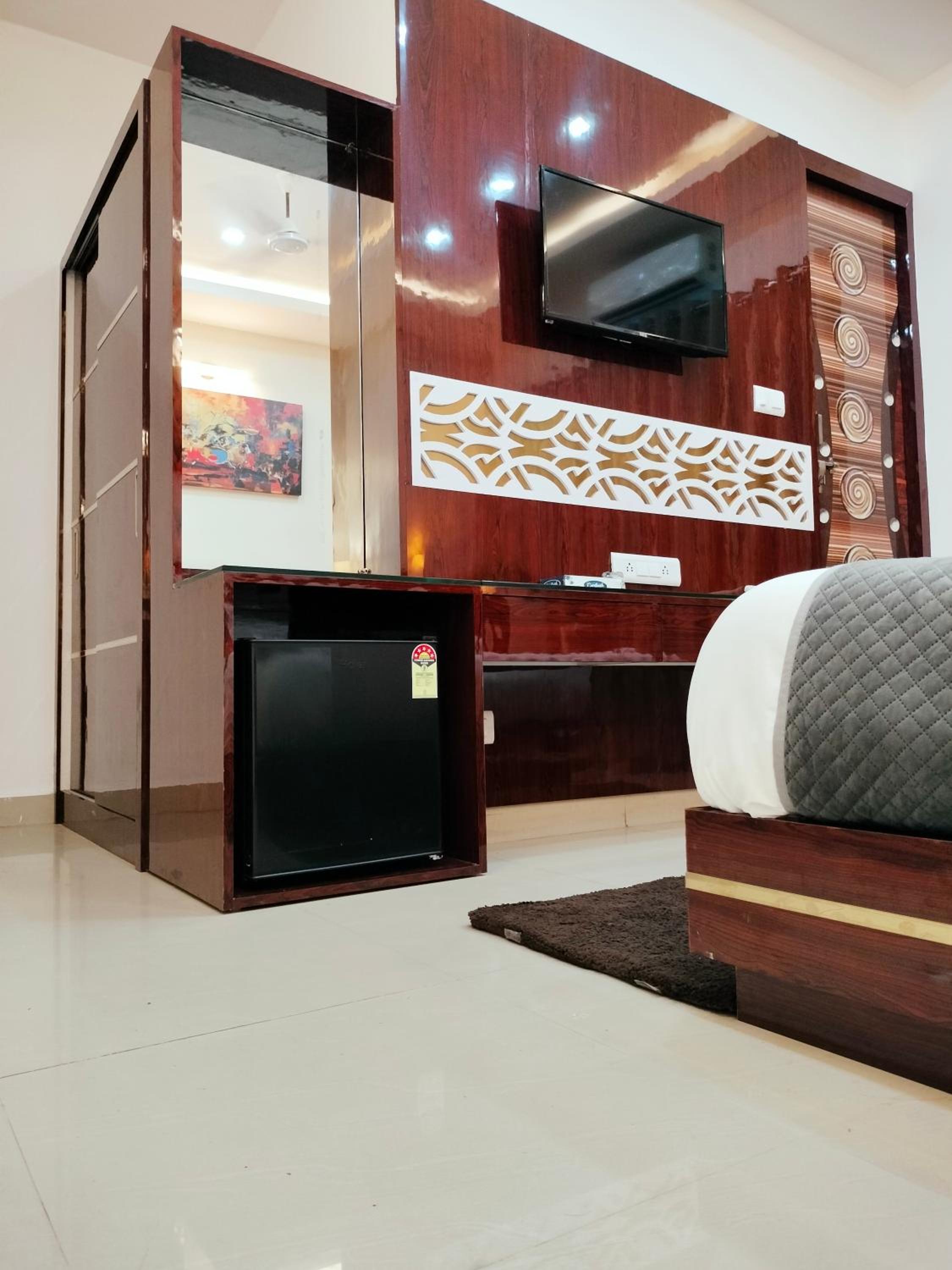 Superior King Room - Photo 30