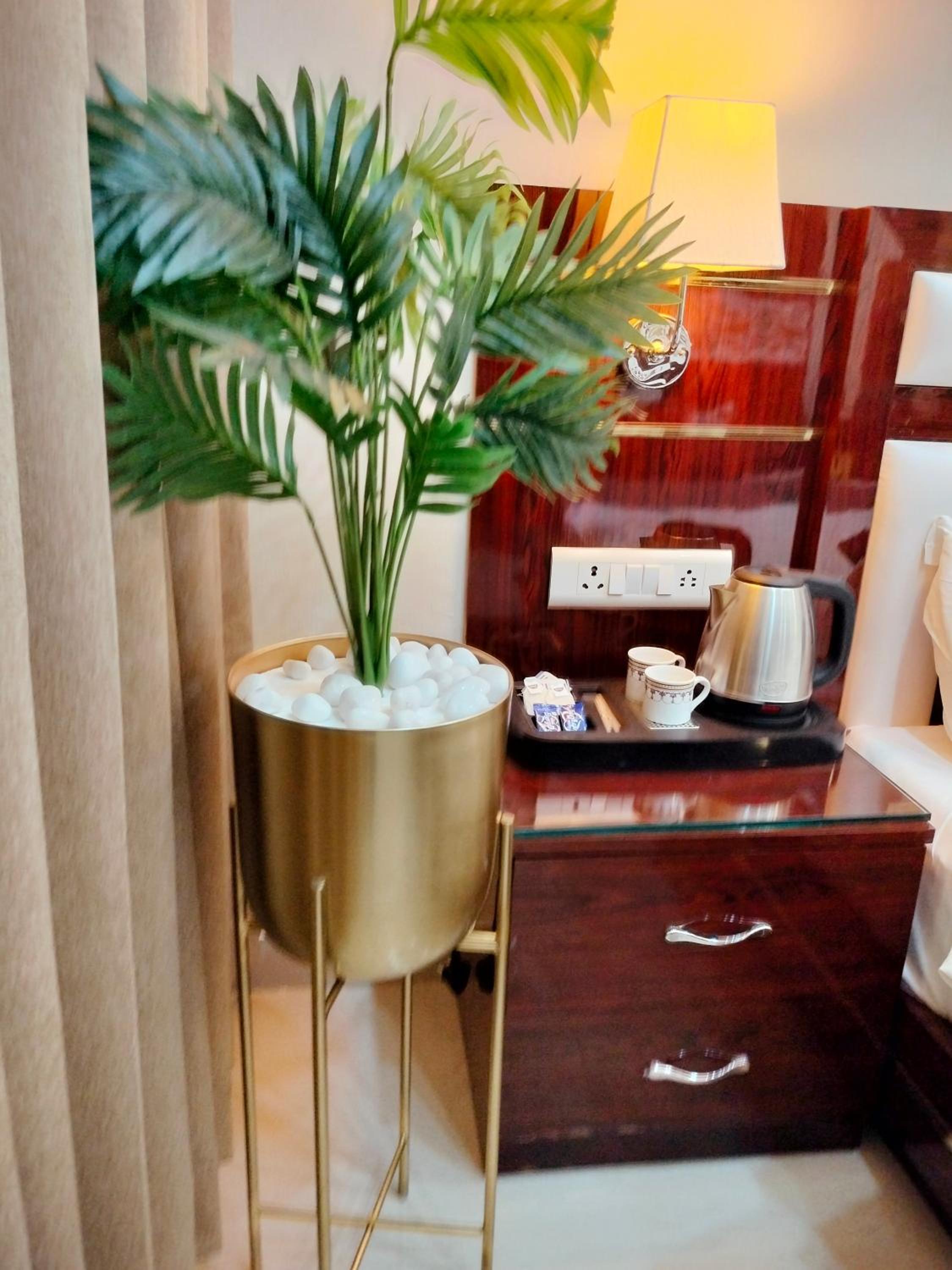 Superior King Room - Photo 17