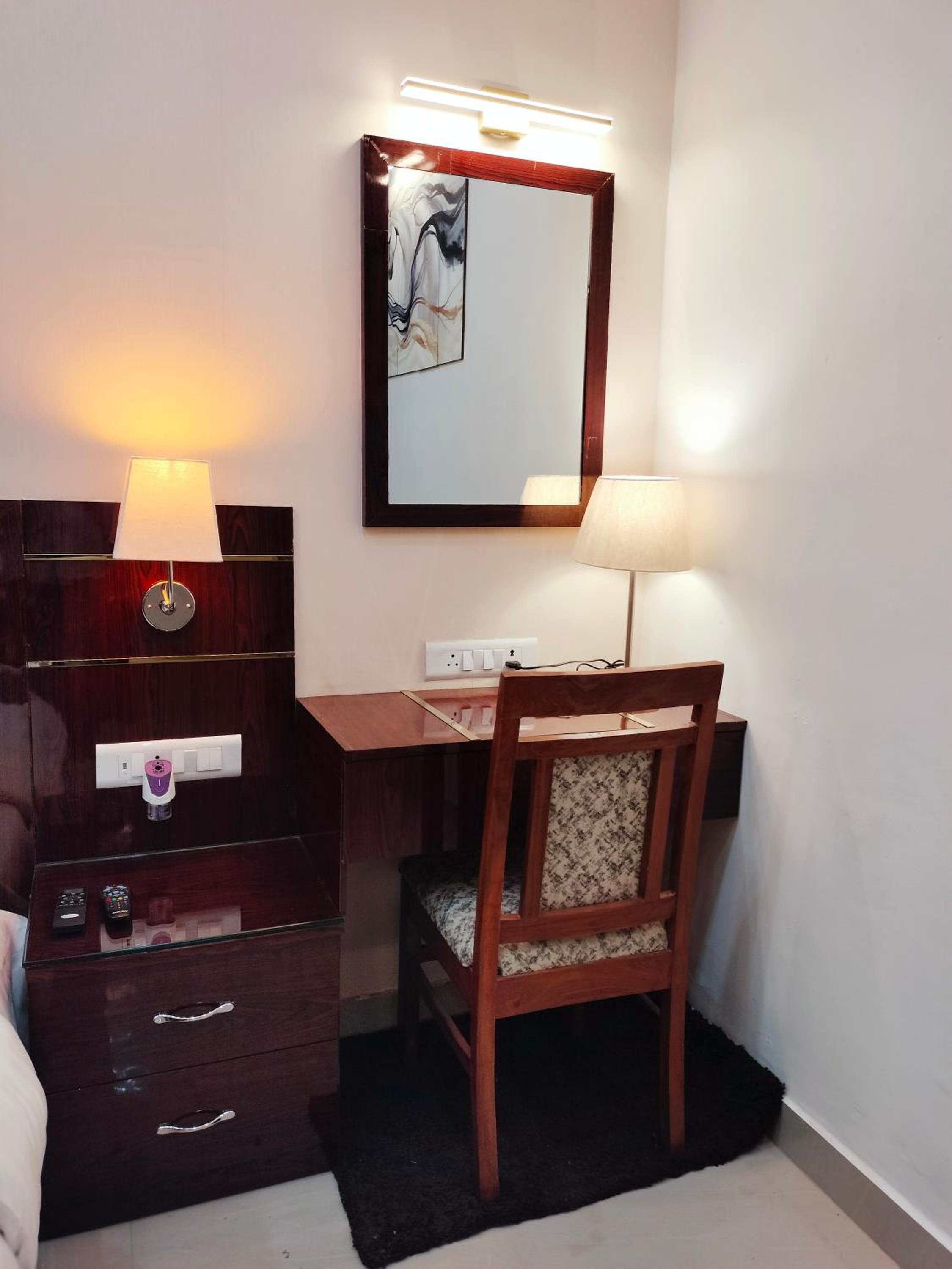 Superior King Room - Photo 15