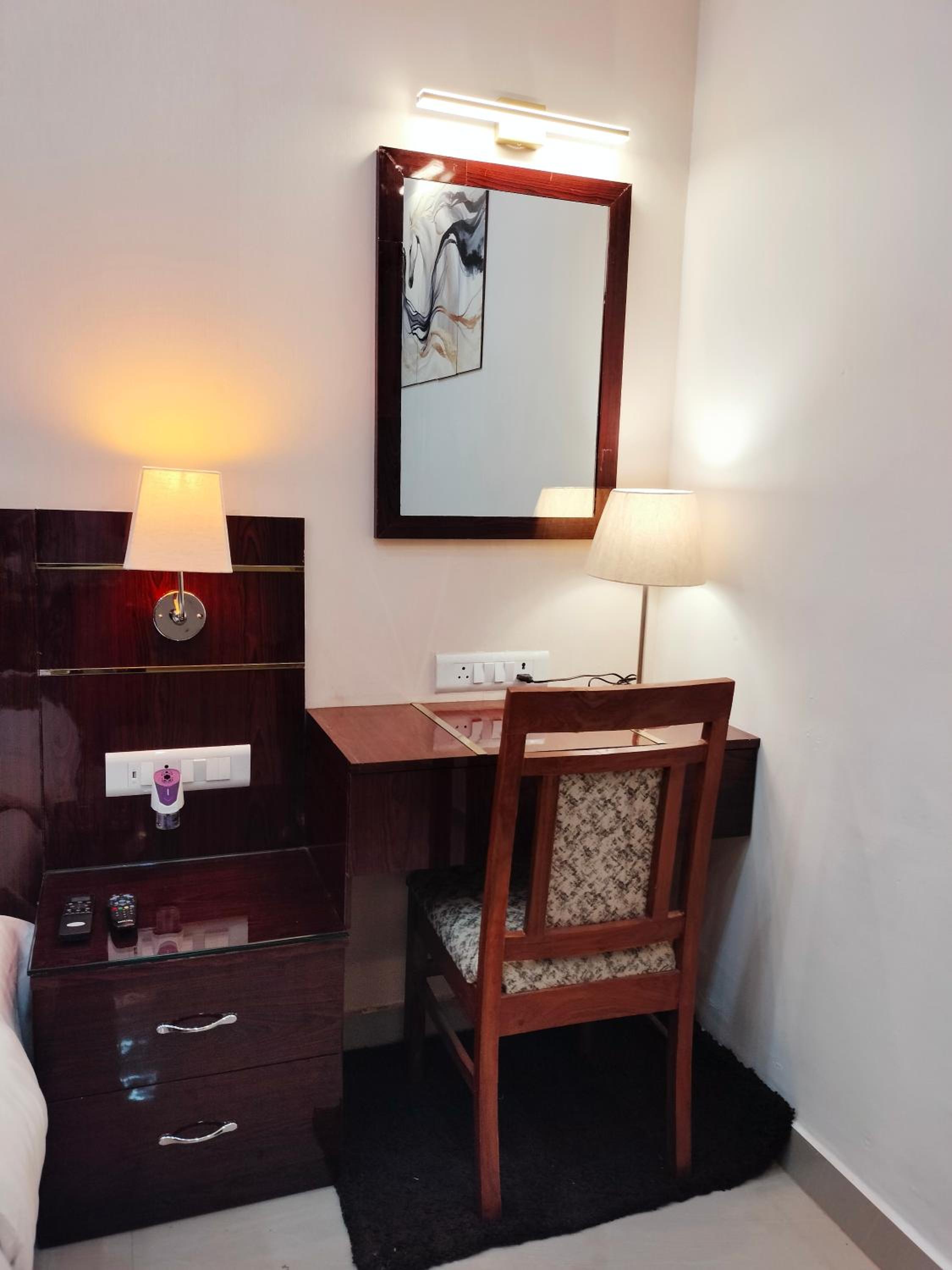 Superior King Room - Photo 16