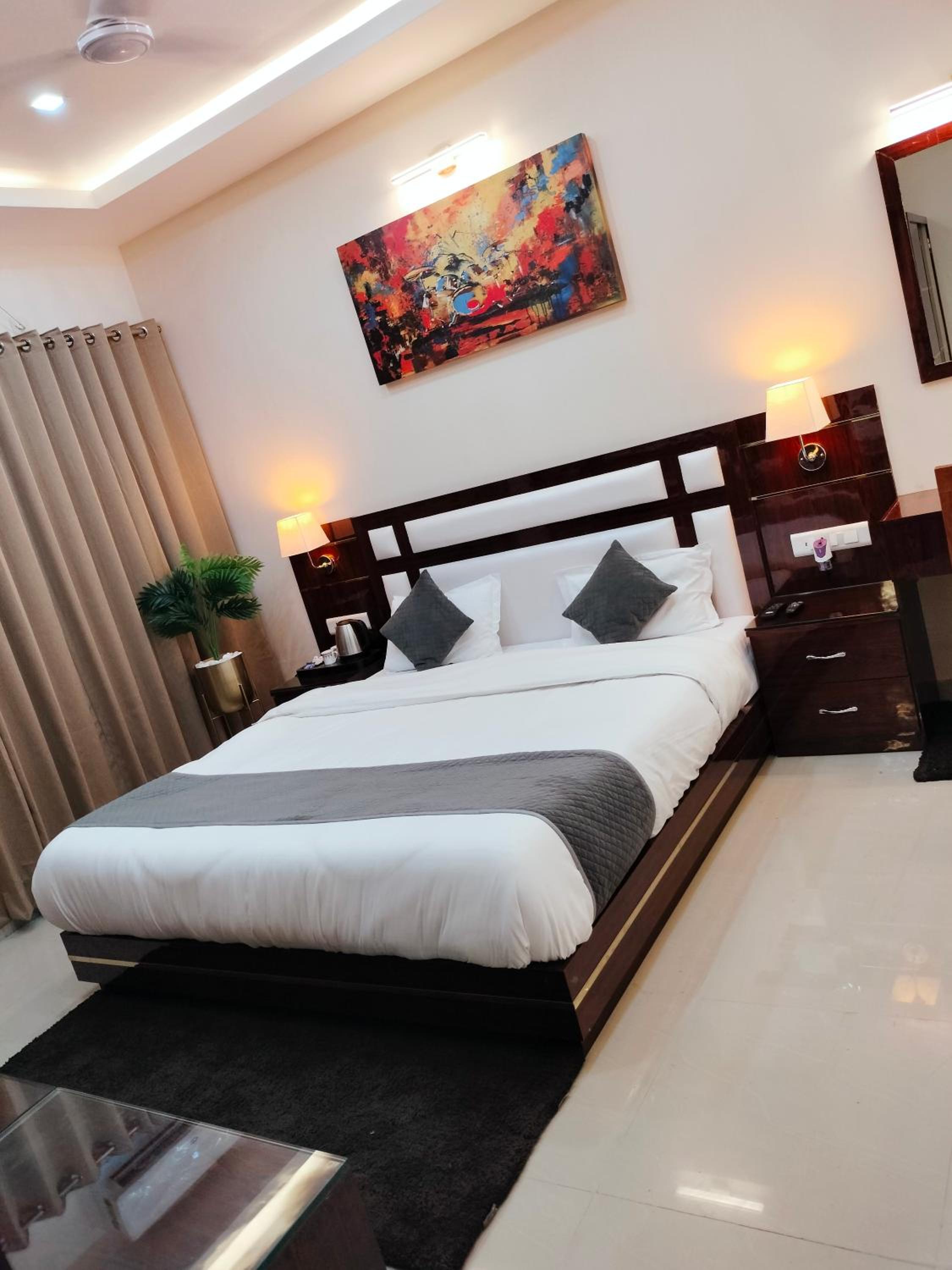 Superior King Room - Photo 12