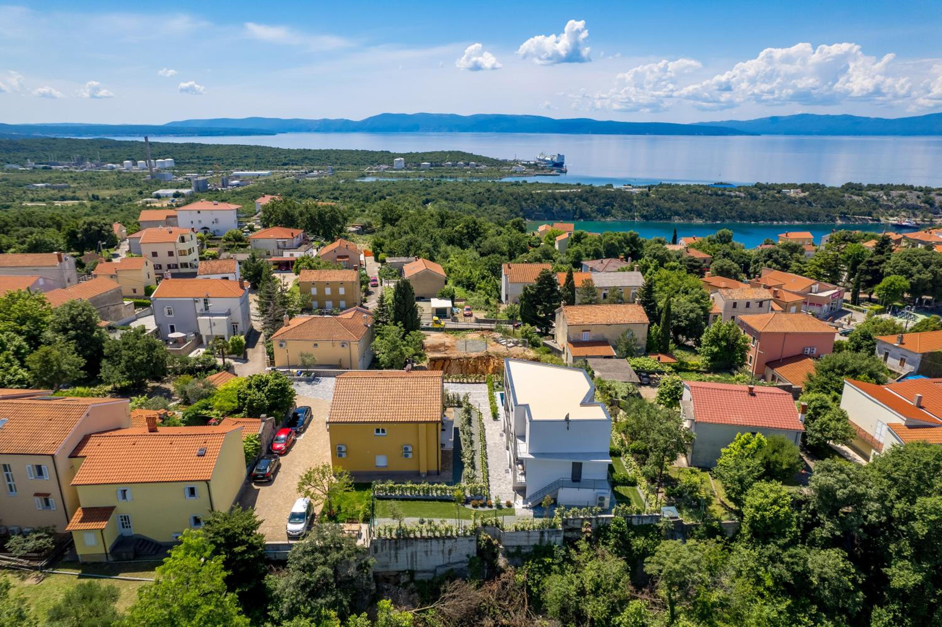 Apartment with Sea View - Photo 8