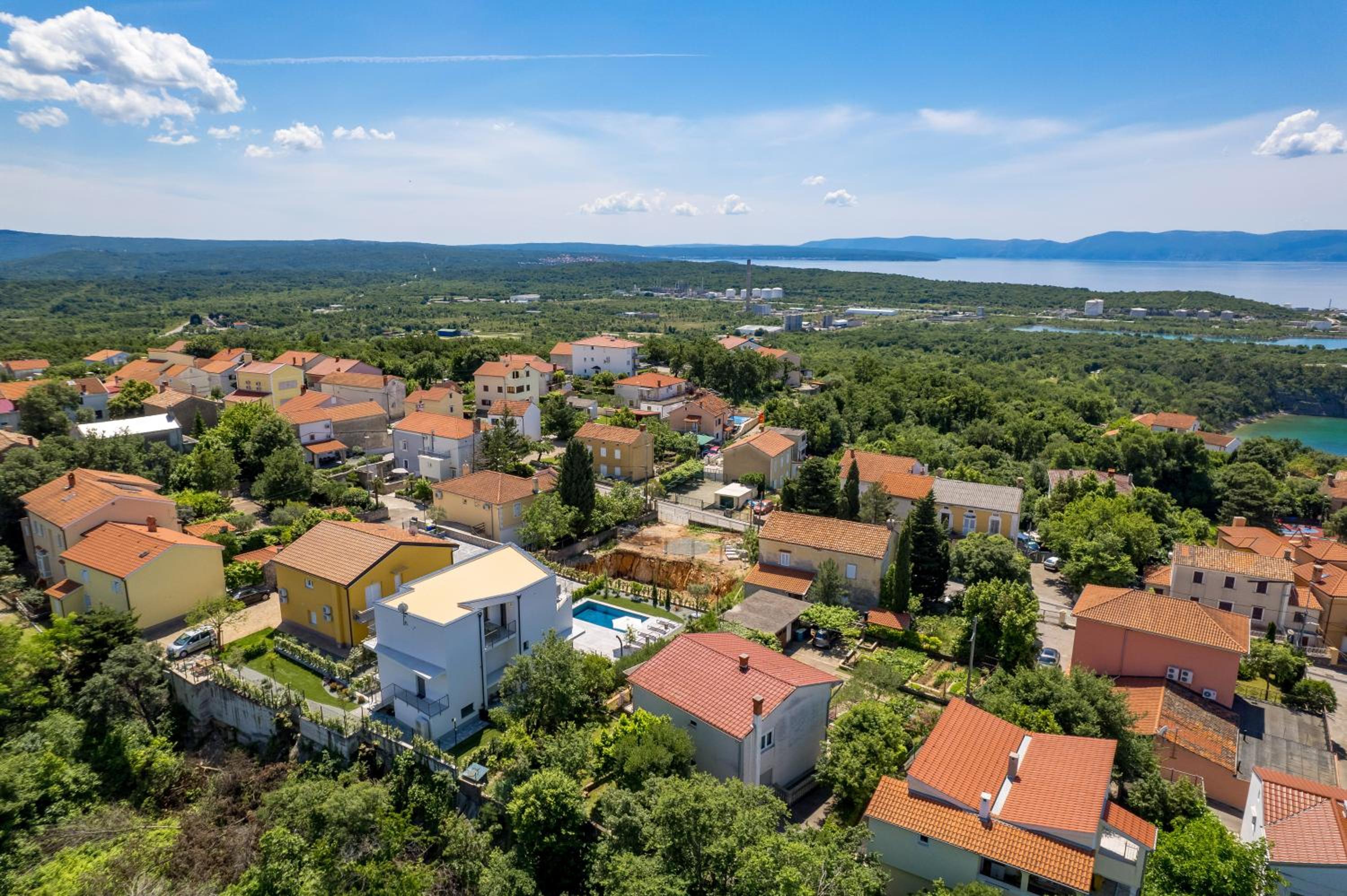 Apartment with Sea View - Photo 6